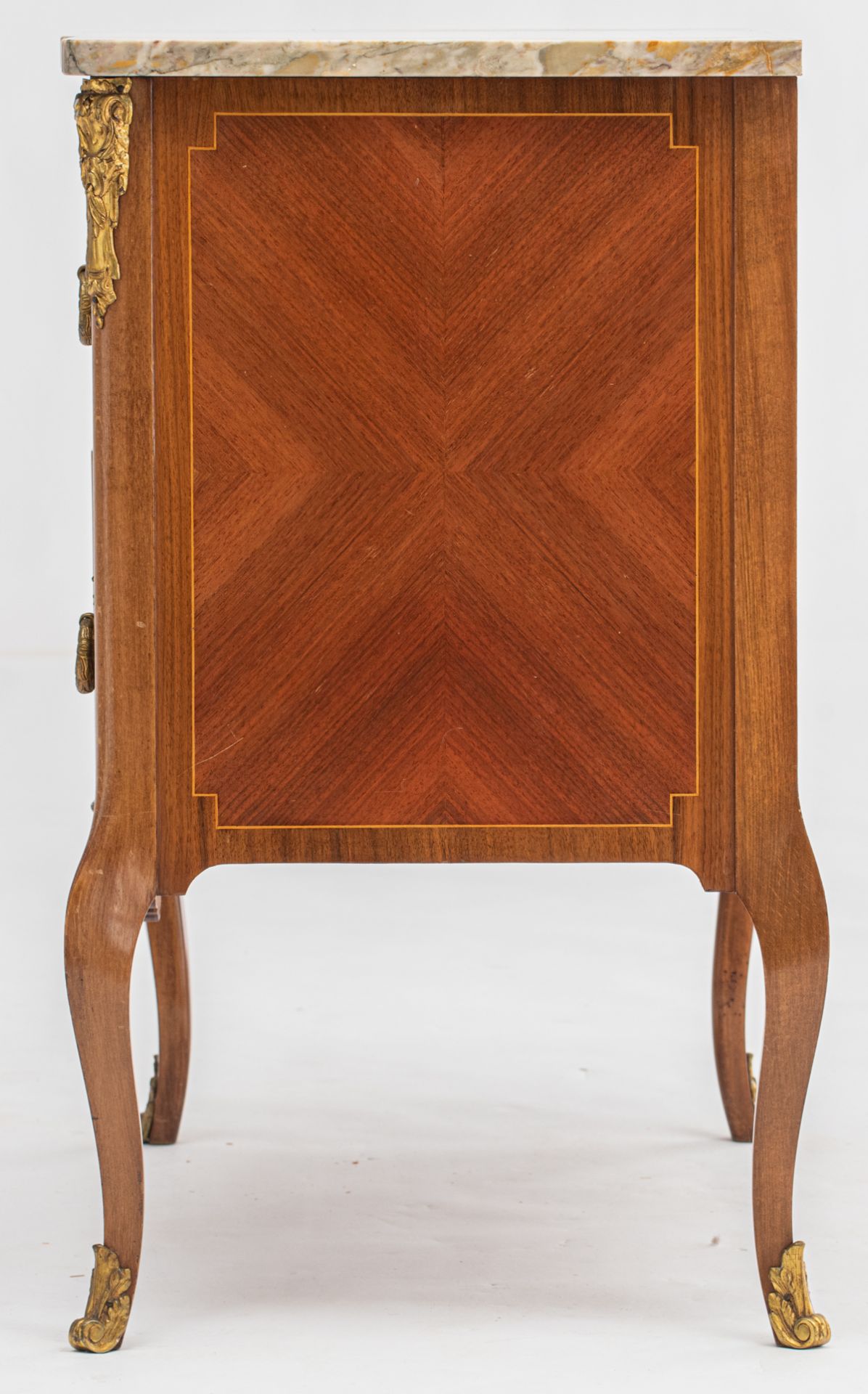 A walnut veneered French Transition style commode, with floral marquetry of cherrywood and mahogany, - Bild 3 aus 6
