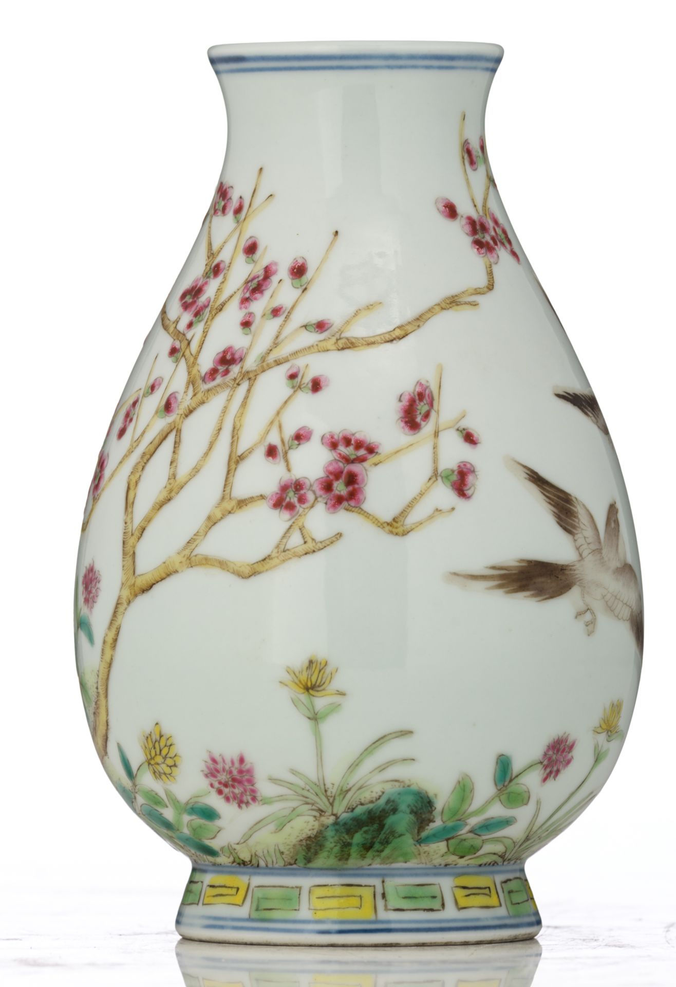 A Chinese famille rose hu vase, finely painted with birds on flower branches, with a Tongzhi mark, H - Bild 4 aus 7