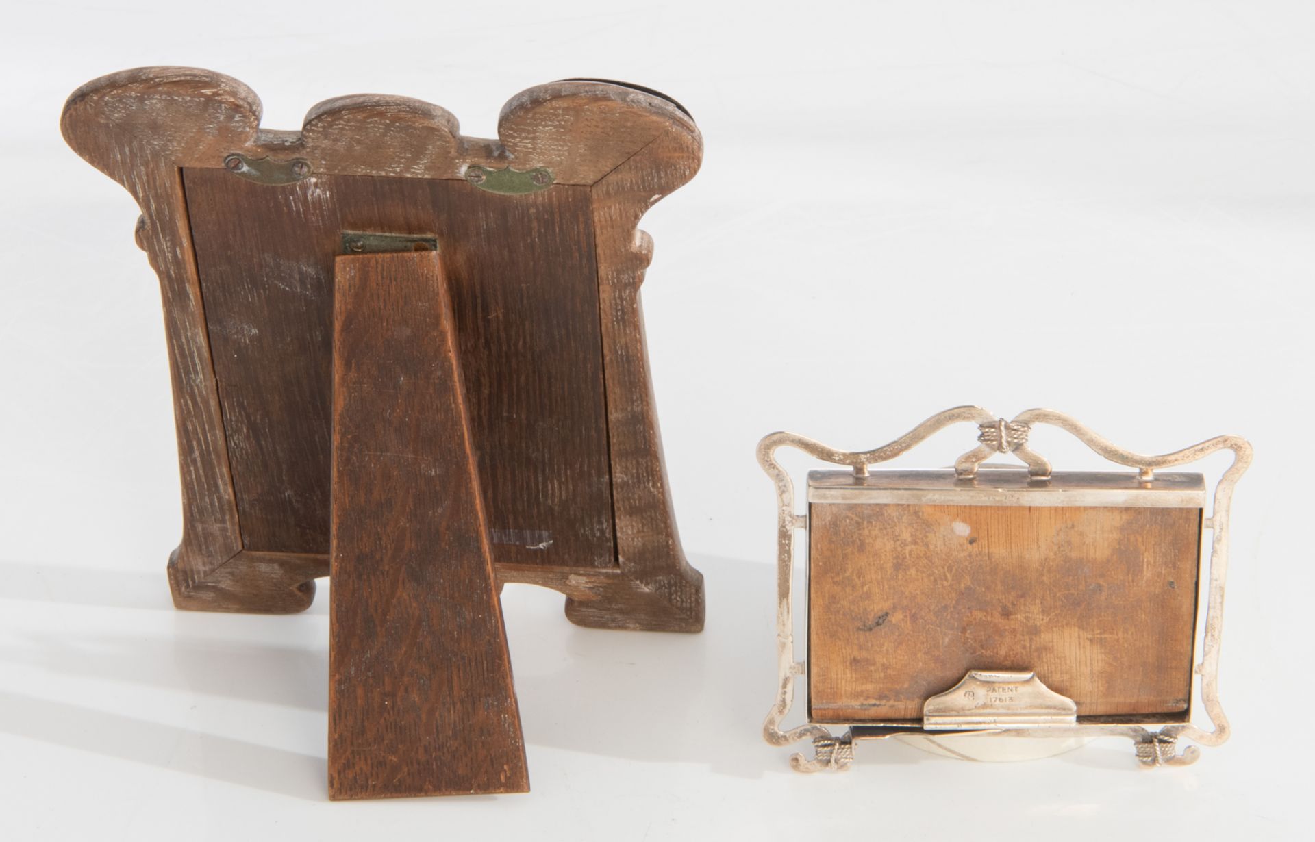 A varied lot of 19th and 20thC, mostly English silver gadgets, photo frames, and tablewares - Image 17 of 33