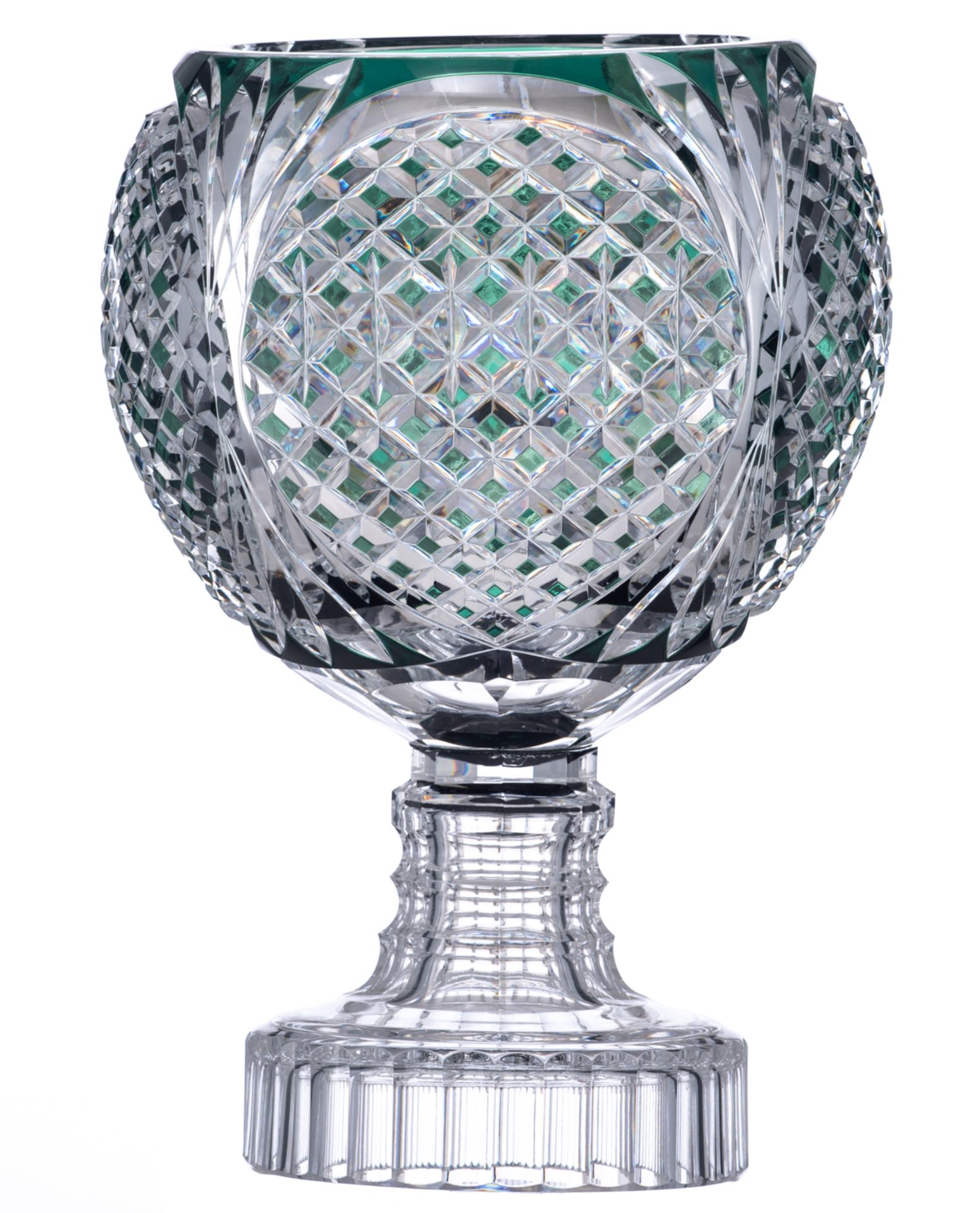 A crystal cut and green overlay Val-Saint-Lambert 'Zorba' vase on stand, H 37 cm - Bild 3 aus 7