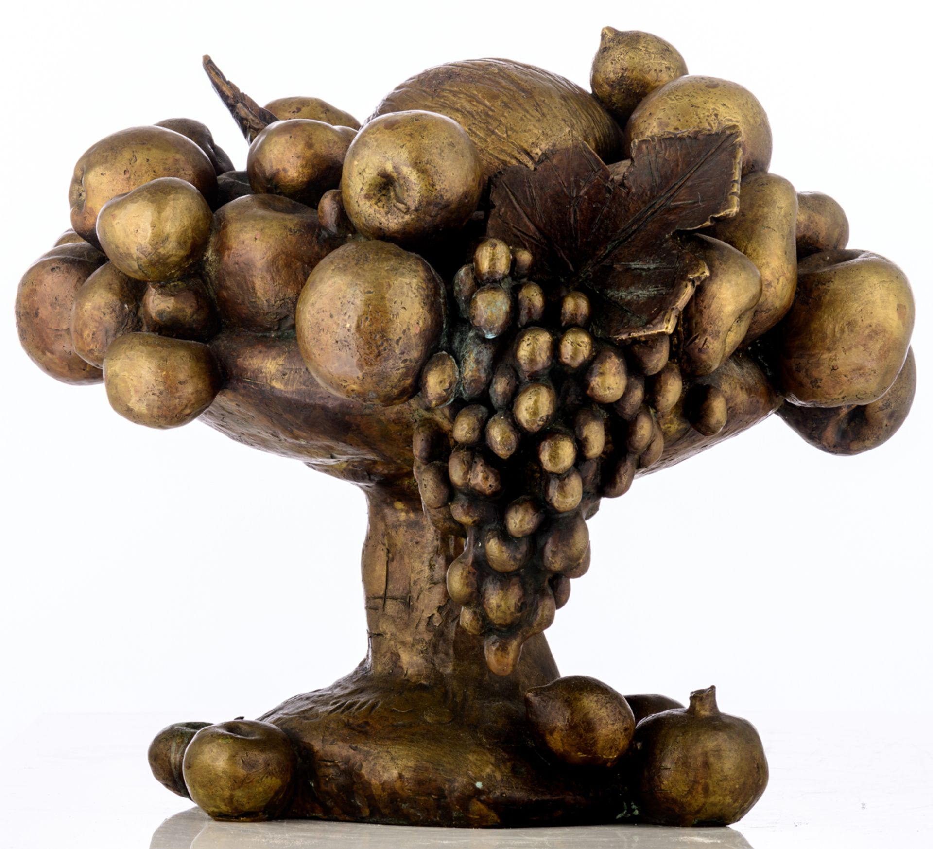 Parmakelis Y., 'Fruit Bowl', dated (19)78, patinated bronze, H 45 cm; added: a book about the artist - Bild 4 aus 8