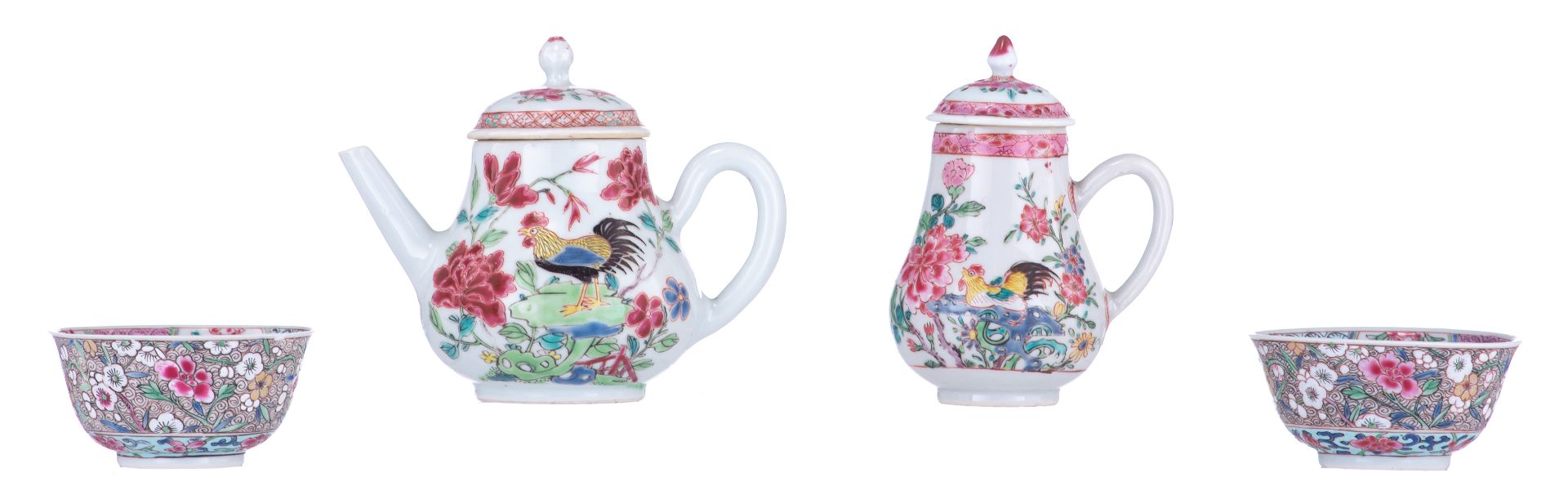 A Chinese famille rose export porcelain 'cockerel' teapot and sugar caster; added two ditto cups and - Bild 2 aus 7