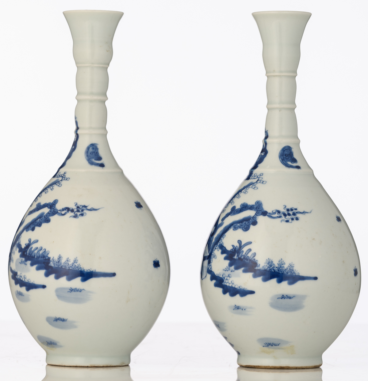 Two nearly identical Chinese blue and white bottle vases, decorated with Long Elisa and the playing - Image 3 of 9