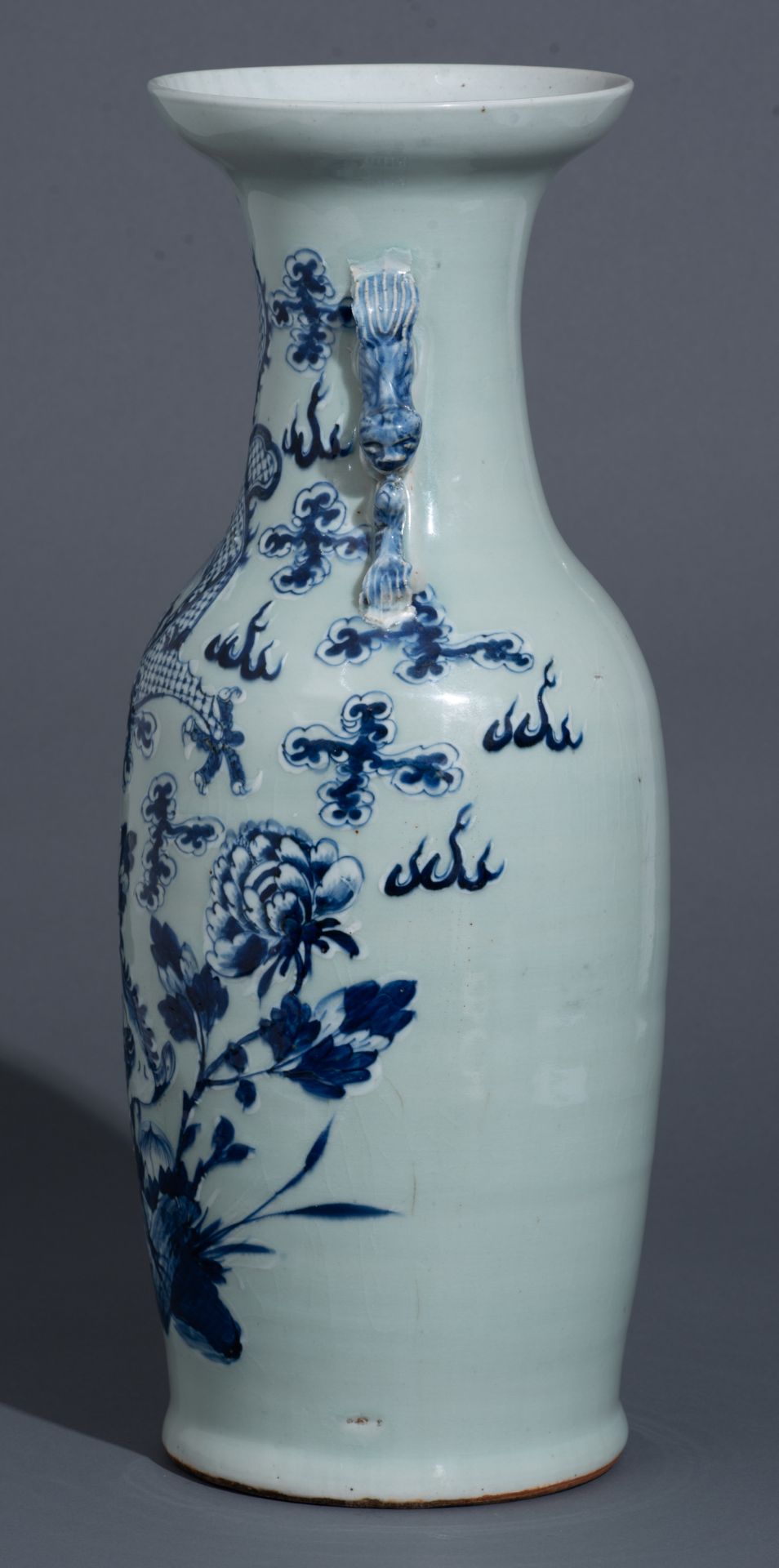 A Chinese celadon vase, blue and white decorated with a dragon and a phoenix, paired with Fu lions, - Bild 3 aus 8