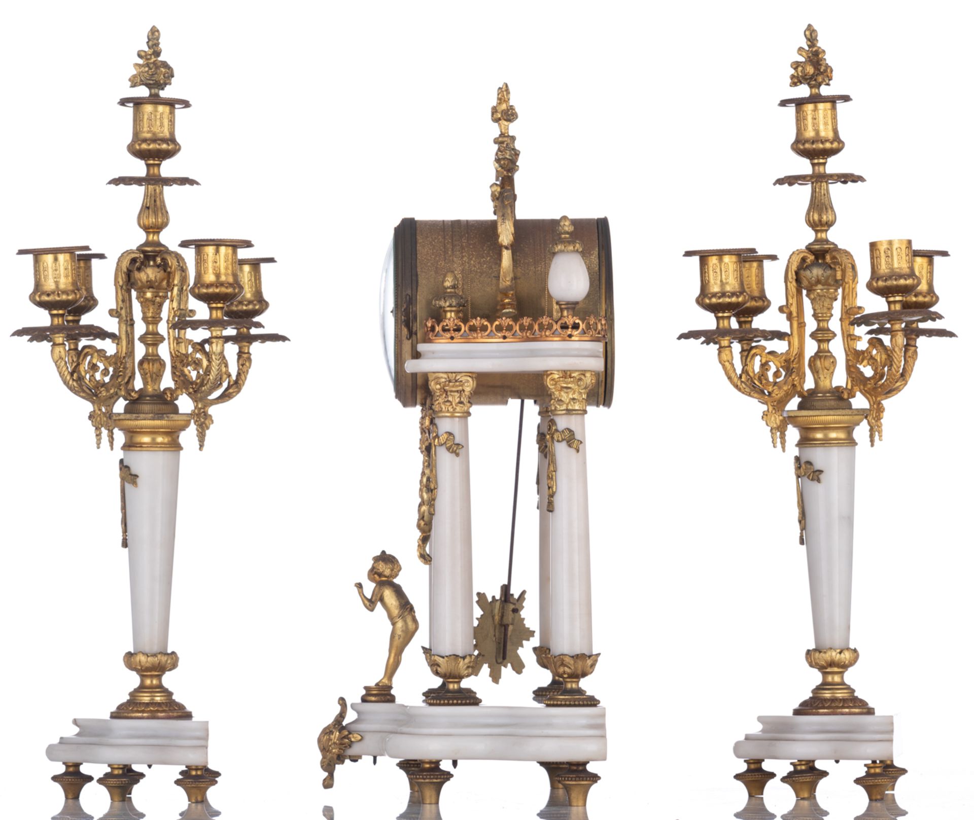 A fine gilt bronze and Carrara marble Neoclassical three-piece clock garniture, the inside mechanism - Bild 2 aus 9