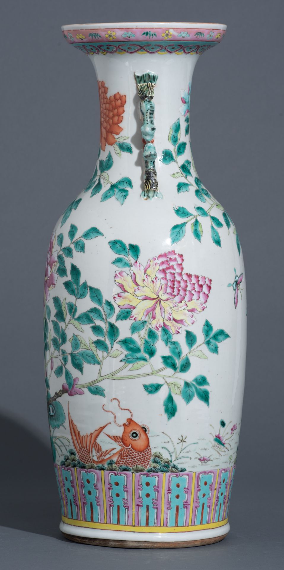 A Chinese famille rose vase, overall decorated with flowers, butterflies and carps, 19thC, H 61 cm - Bild 3 aus 7