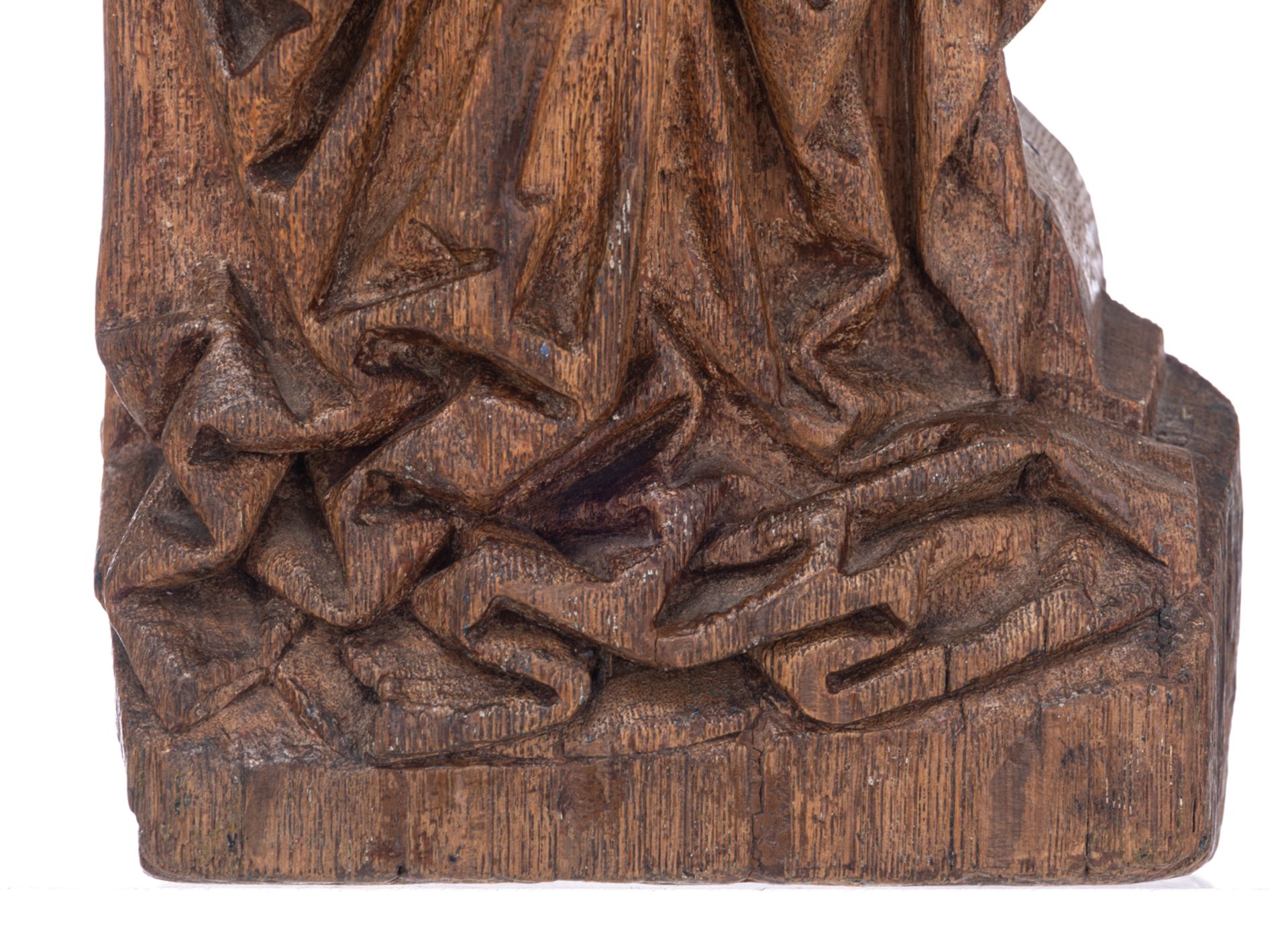 A very fine carved late 15th/early 16thC oak sculpture depicting the Holy Mother and Child, Southern - Image 6 of 7