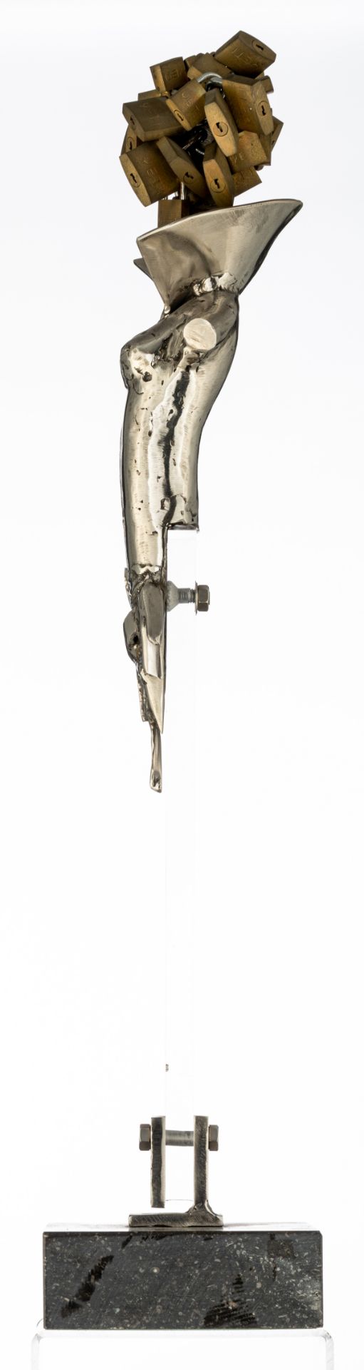 d'Ydewalle L., untitled, polished steel, padlocks and plexi on a Belgian bluestone, H 68 cm Is possi - Image 4 of 8