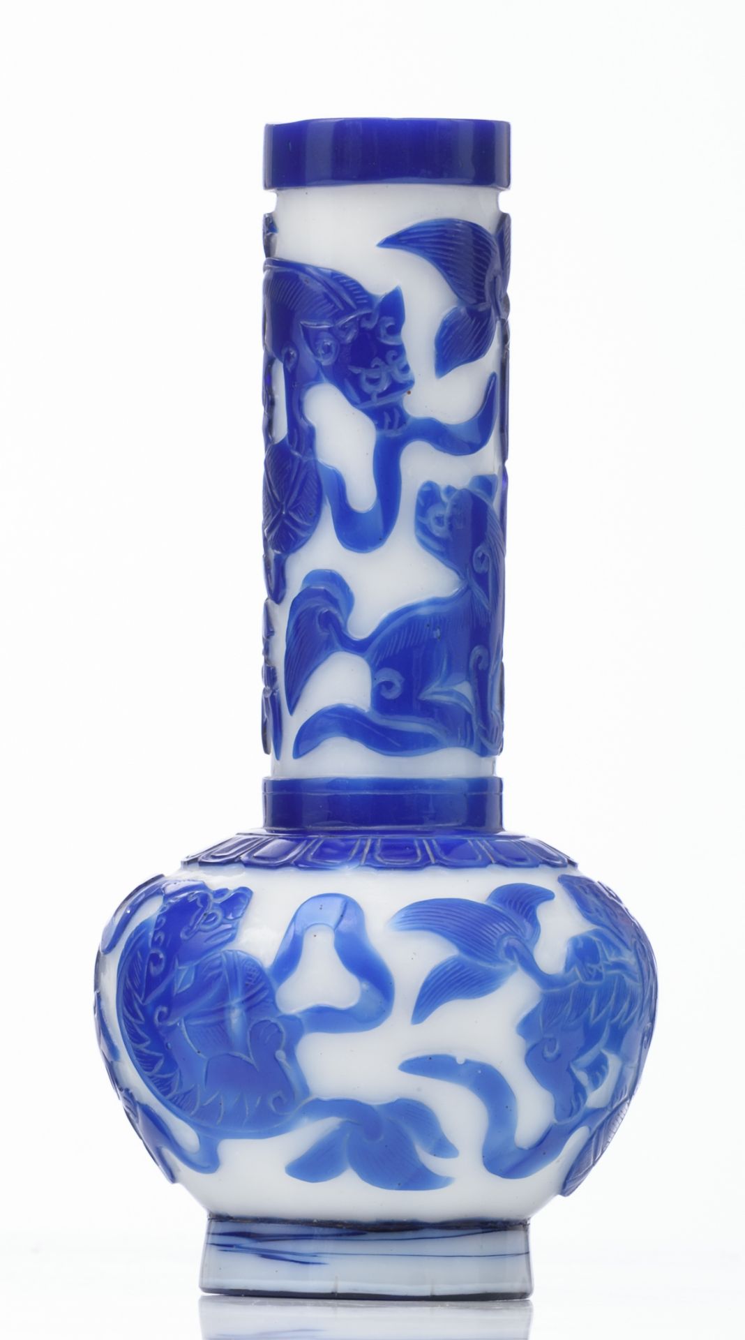 A Chinese 'Peking glass' blue and white bottle vase, relief decorated with qilins, H 22,5 cm - Bild 4 aus 7