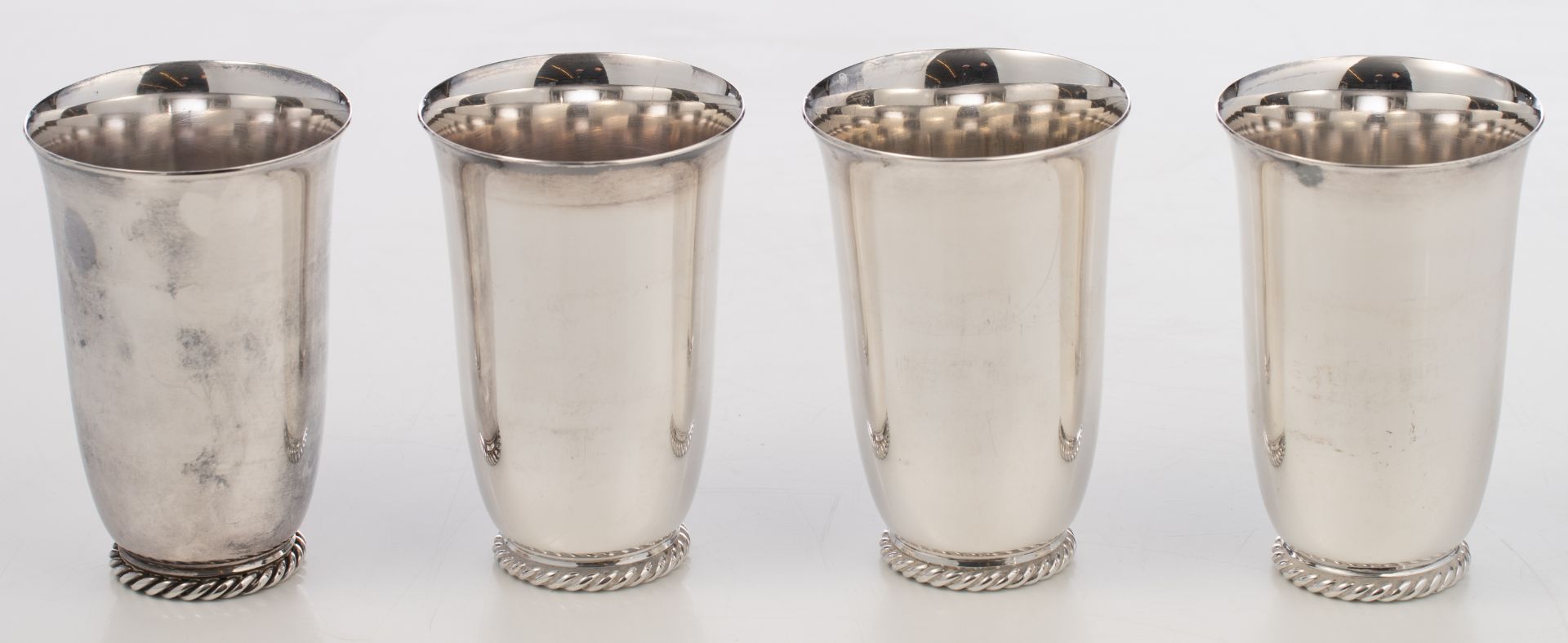 An 800/000 silver seven-piece lemonade set consisting of six goblets and an ewer with a twisted ivor - Bild 16 aus 32