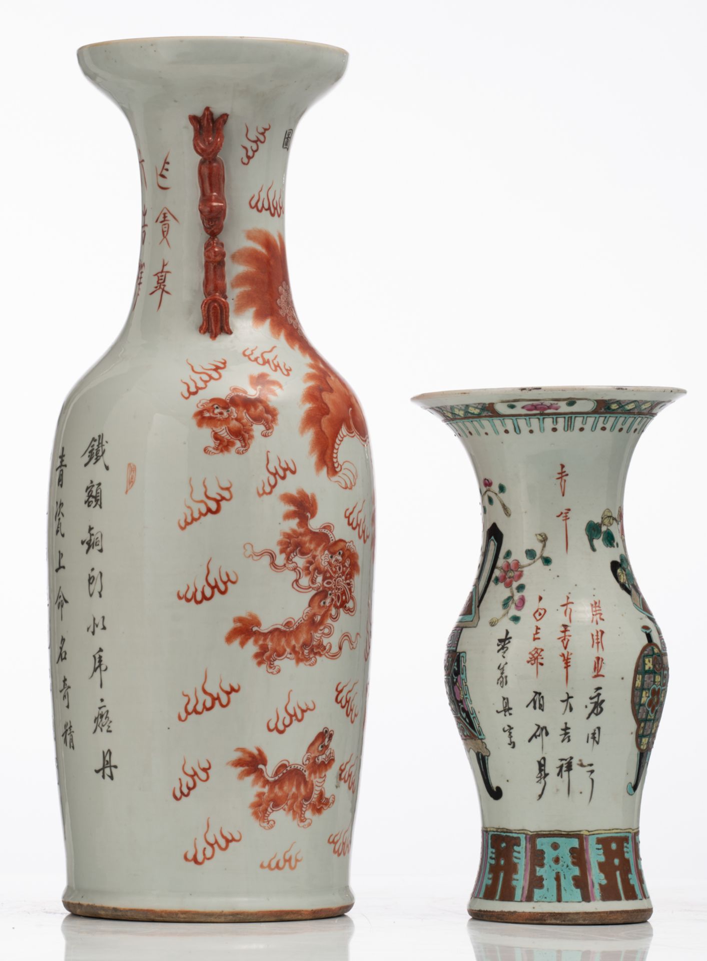 A Chinese iron-red vase, decorated with Fu lions, the back with calligraphic texts; added a ditto po - Bild 5 aus 7