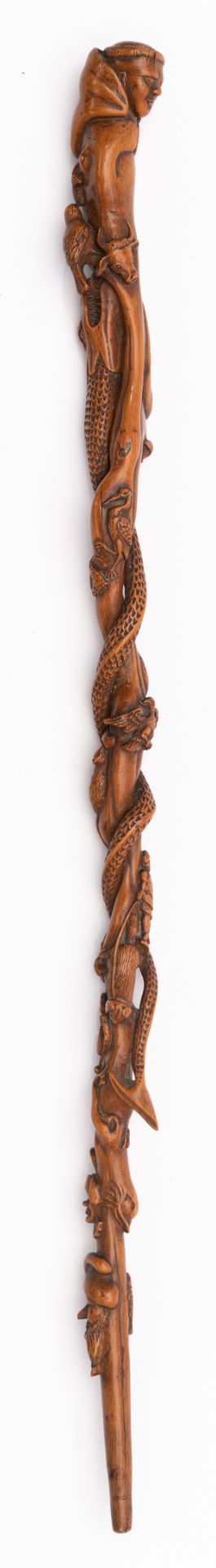 A probably box wooden Spanish-Filipino colonial walking stick, richly carved and decorated with an u - Bild 4 aus 4