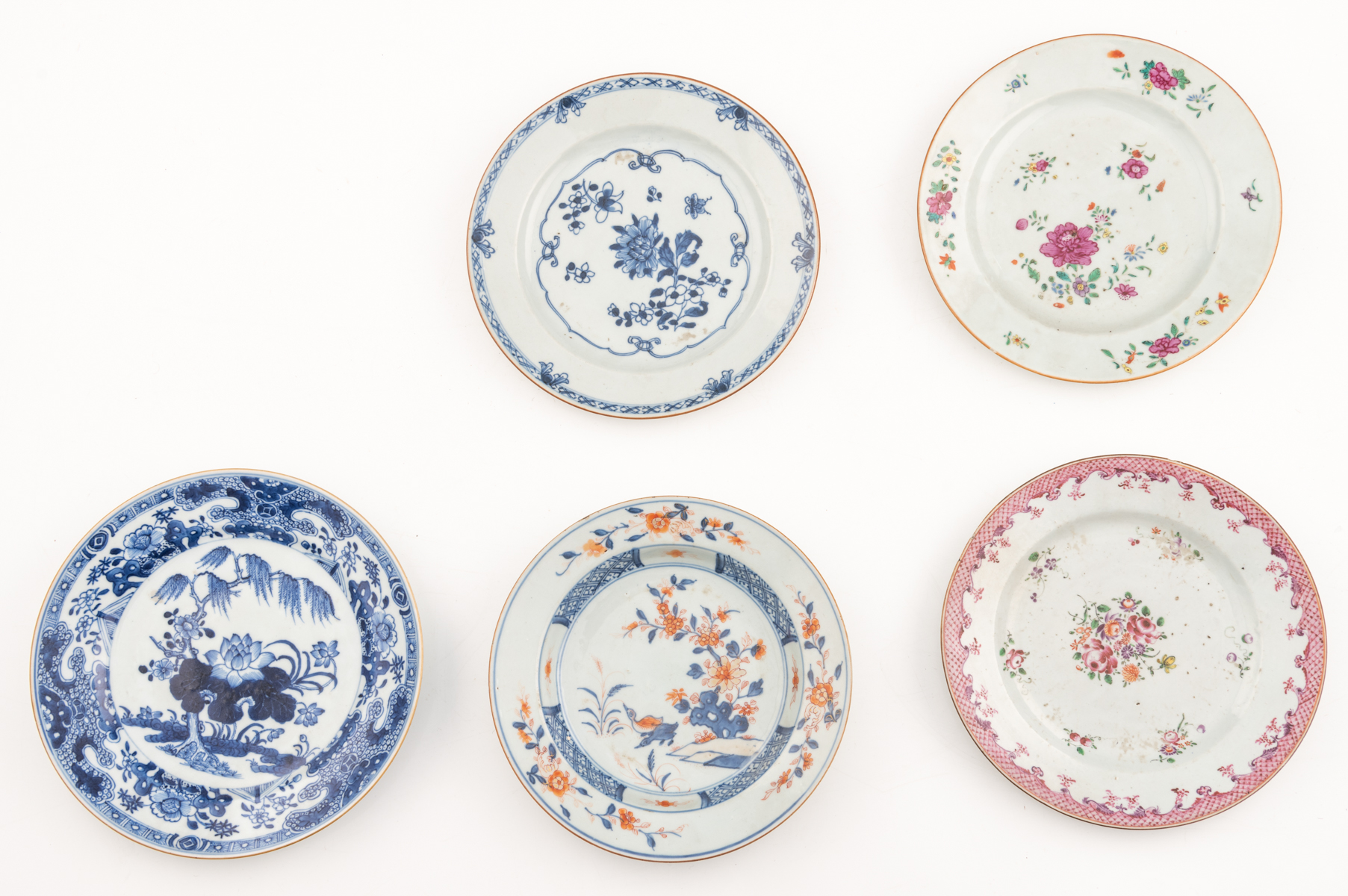 Eleven Chinese export porcelain dishes, floral decorated in Imari, famille rose, and underglaze blue - Image 4 of 11