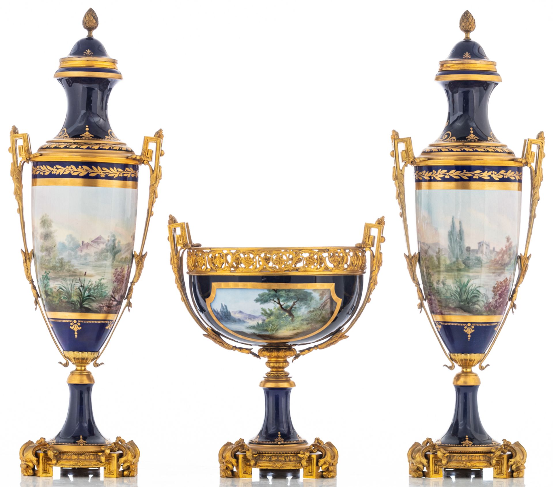 An imposing and exceptional Sèvres three-piece garniture set, consisting of two large bleu royale gr - Bild 3 aus 11
