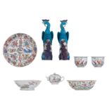 Six various Chinese famille rose porcelain items, consisting of a Wu Shuang Pu dish, two floral deco