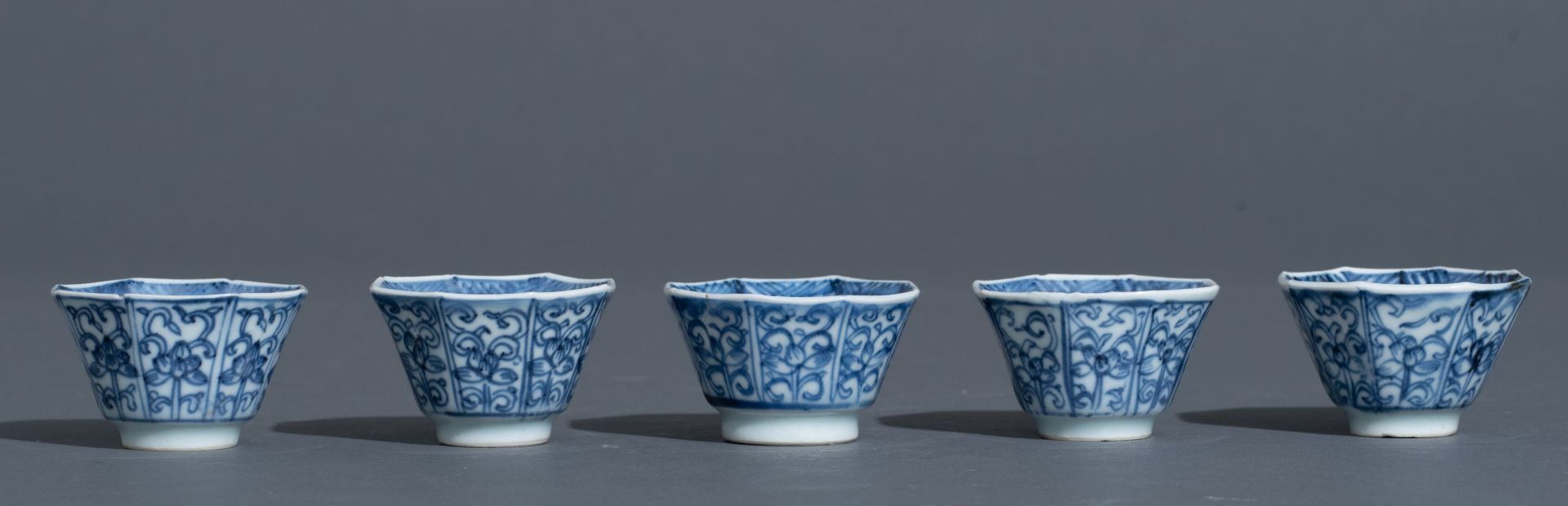 Three Chinese blue and white Kangxi period teacups and saucers, decorated with an underwater jungle; - Bild 3 aus 24