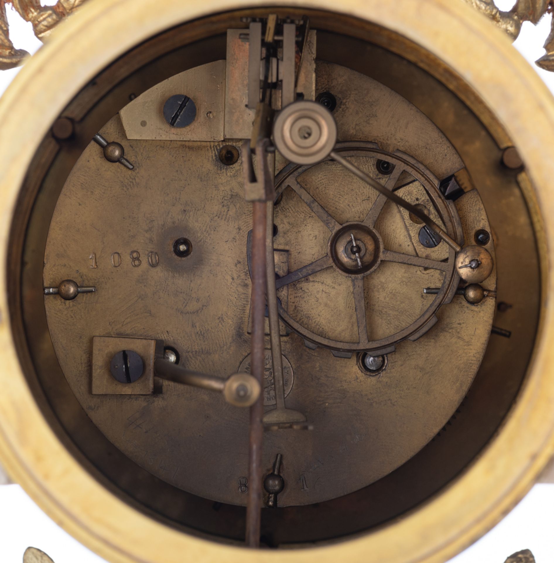 A fine gilt bronze and Carrara marble Neoclassical three-piece clock garniture, the inside mechanism - Bild 6 aus 9