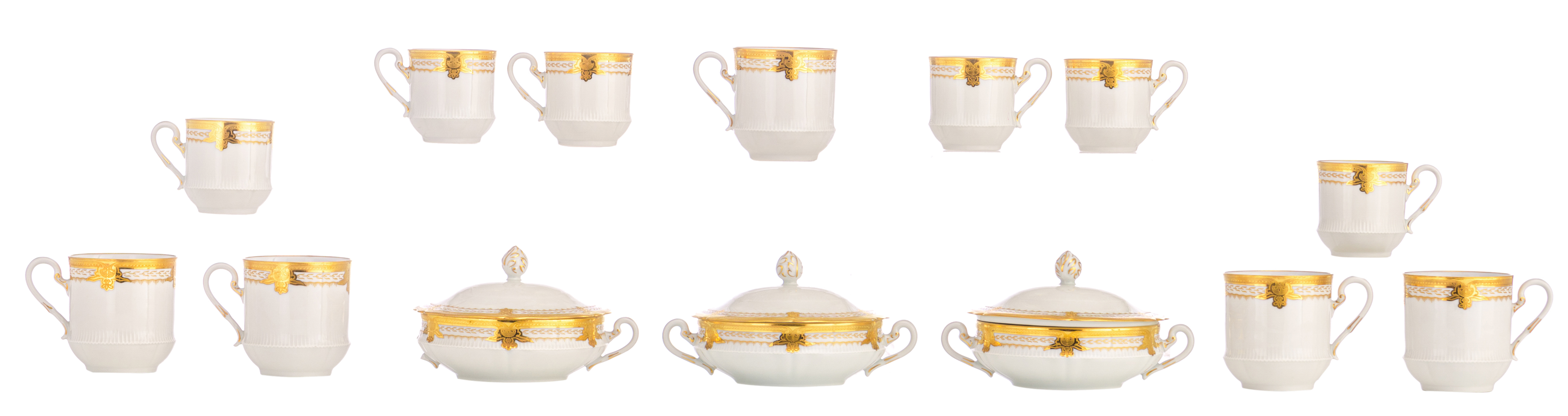 A completely gilt decorated Limoges porcelain dinner and coffee service, marked 'Haviland France', 2 - Image 6 of 10