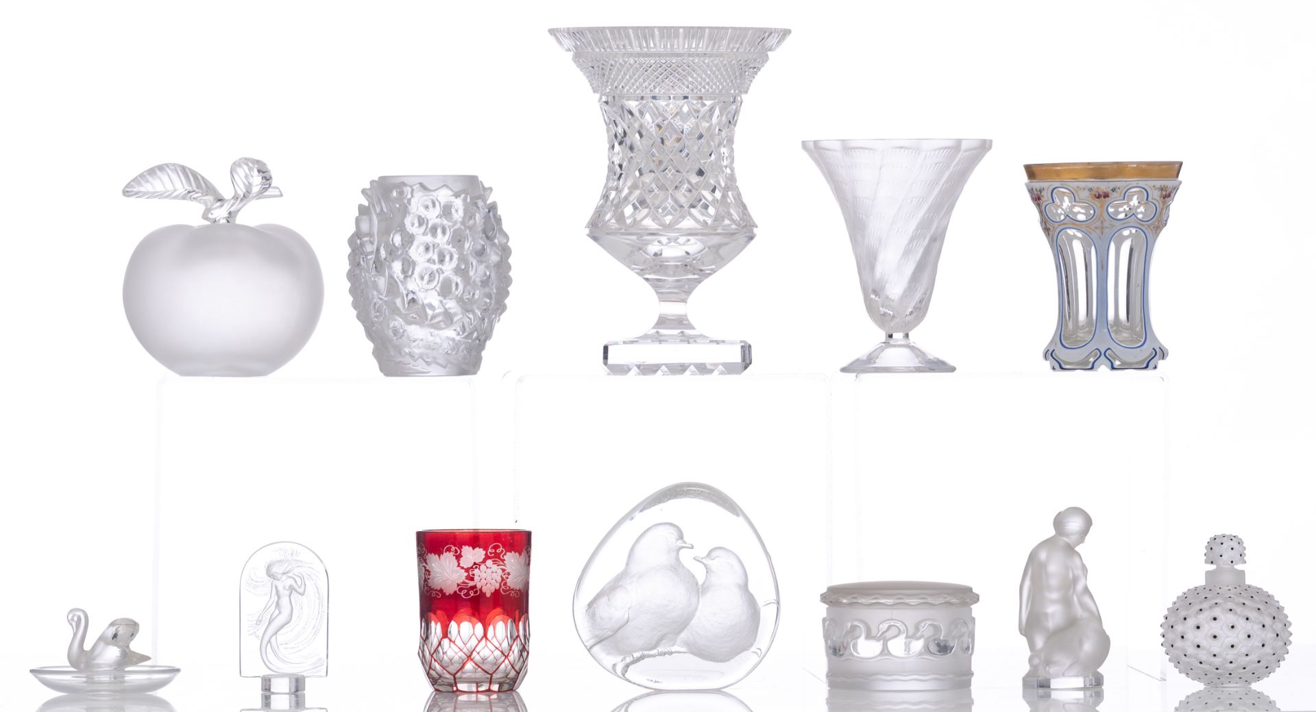 A collection of Lalique glassware, consisting of a 'Cactus' flask, a 'Naraïde' sculpture, 'Leda and - Image 3 of 15