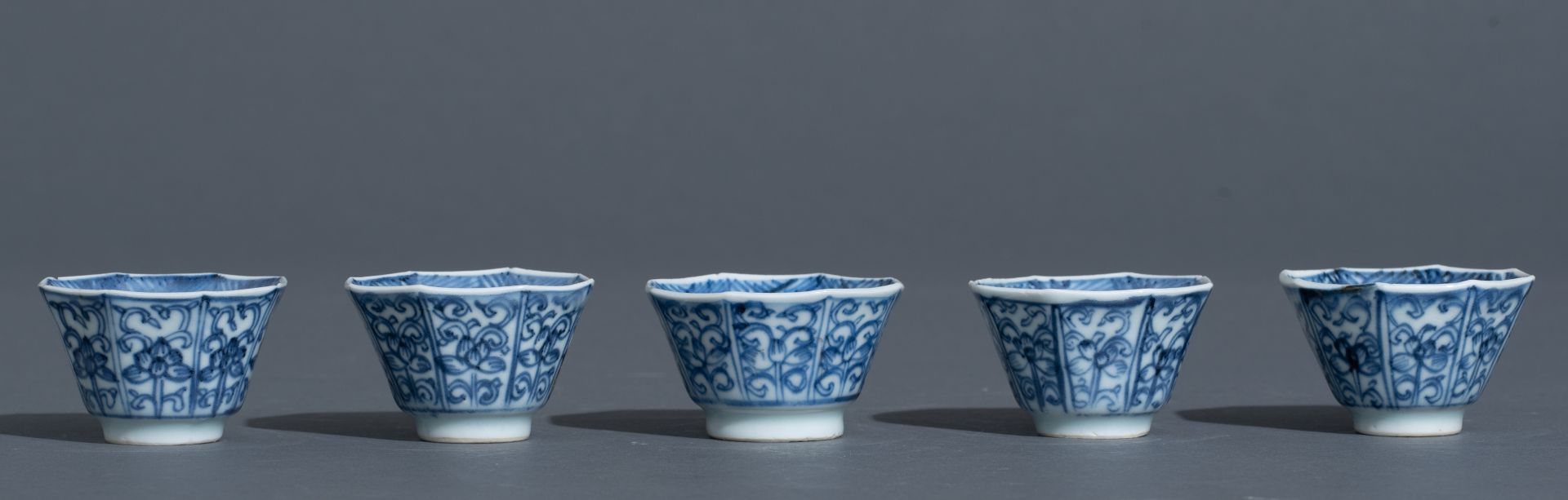 Three Chinese blue and white Kangxi period teacups and saucers, decorated with an underwater jungle; - Bild 4 aus 24
