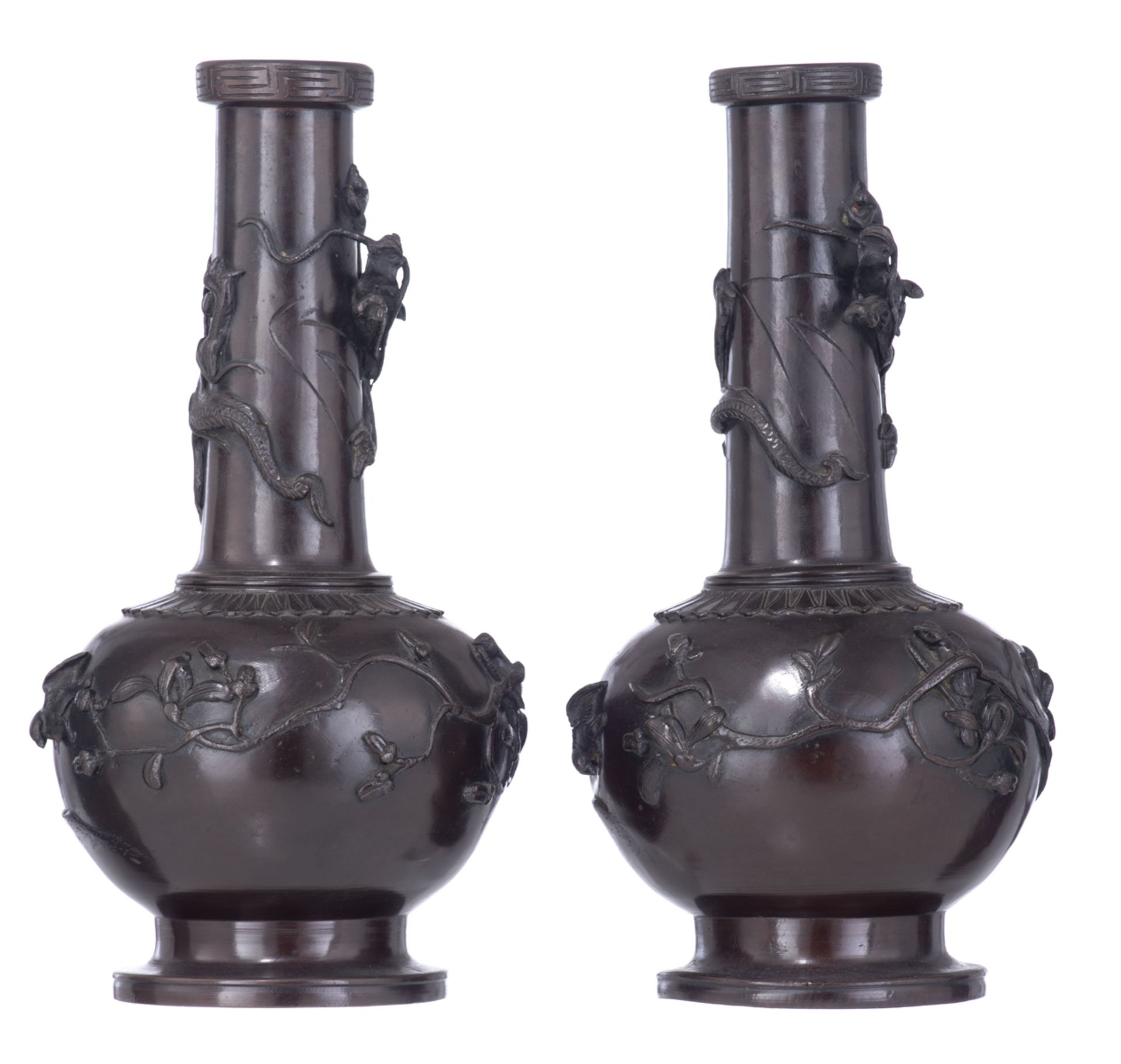 A pair of East Asian patinated bronze vases, relief decorated with a dragon and birds sitting on bra - Bild 4 aus 5
