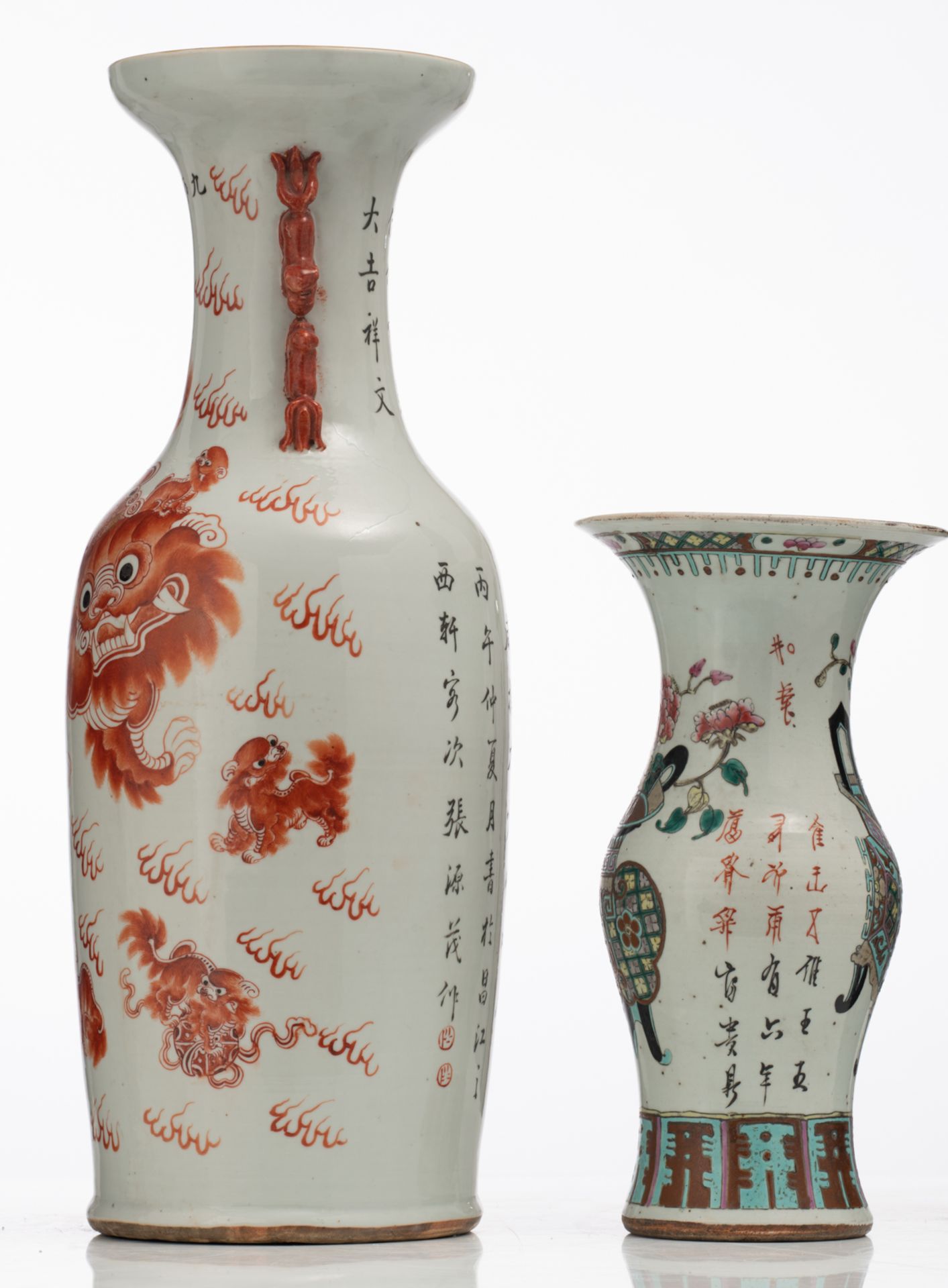 A Chinese iron-red vase, decorated with Fu lions, the back with calligraphic texts; added a ditto po - Bild 3 aus 7