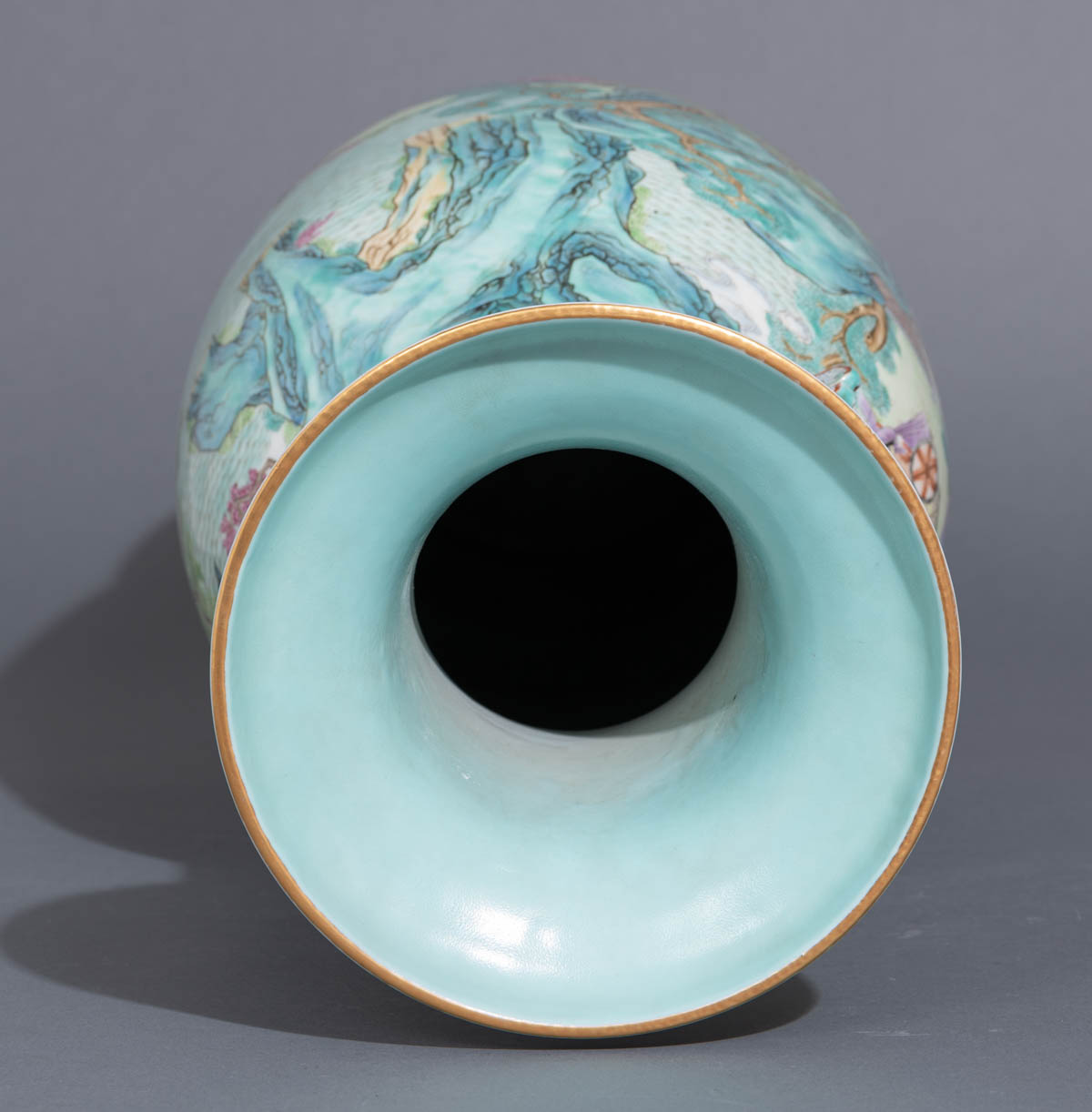 A Chinese famille rose and turquoise glazed vase - Image 6 of 8