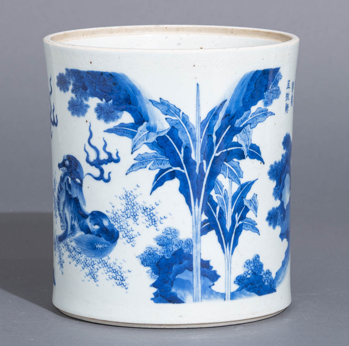 A Chinese blue and white Transitional-style brushpot - Image 5 of 8