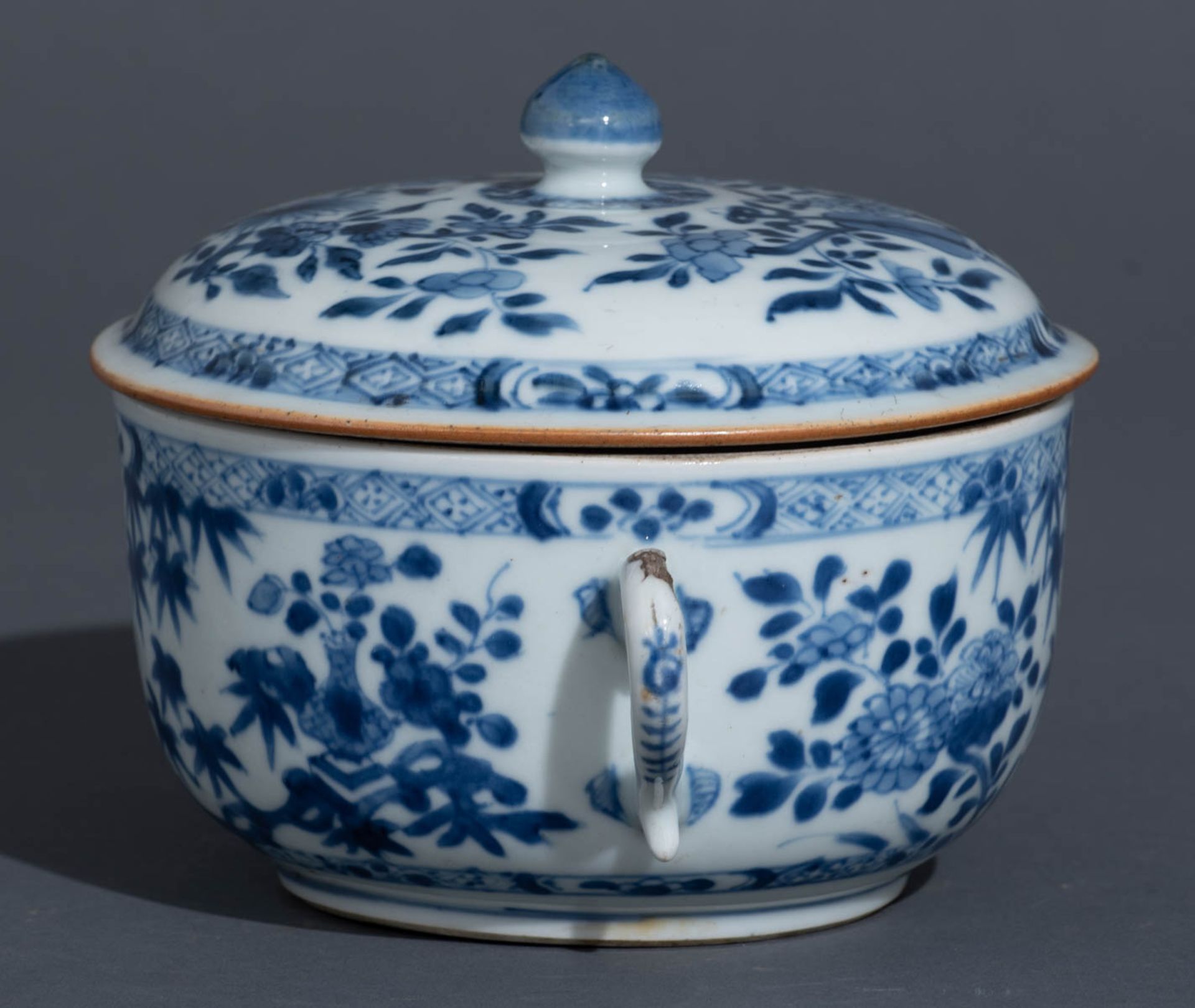 A Chinese blue and white and gilt floral decorated plate and a ditto bowl and cover; added eight dit - Bild 3 aus 29