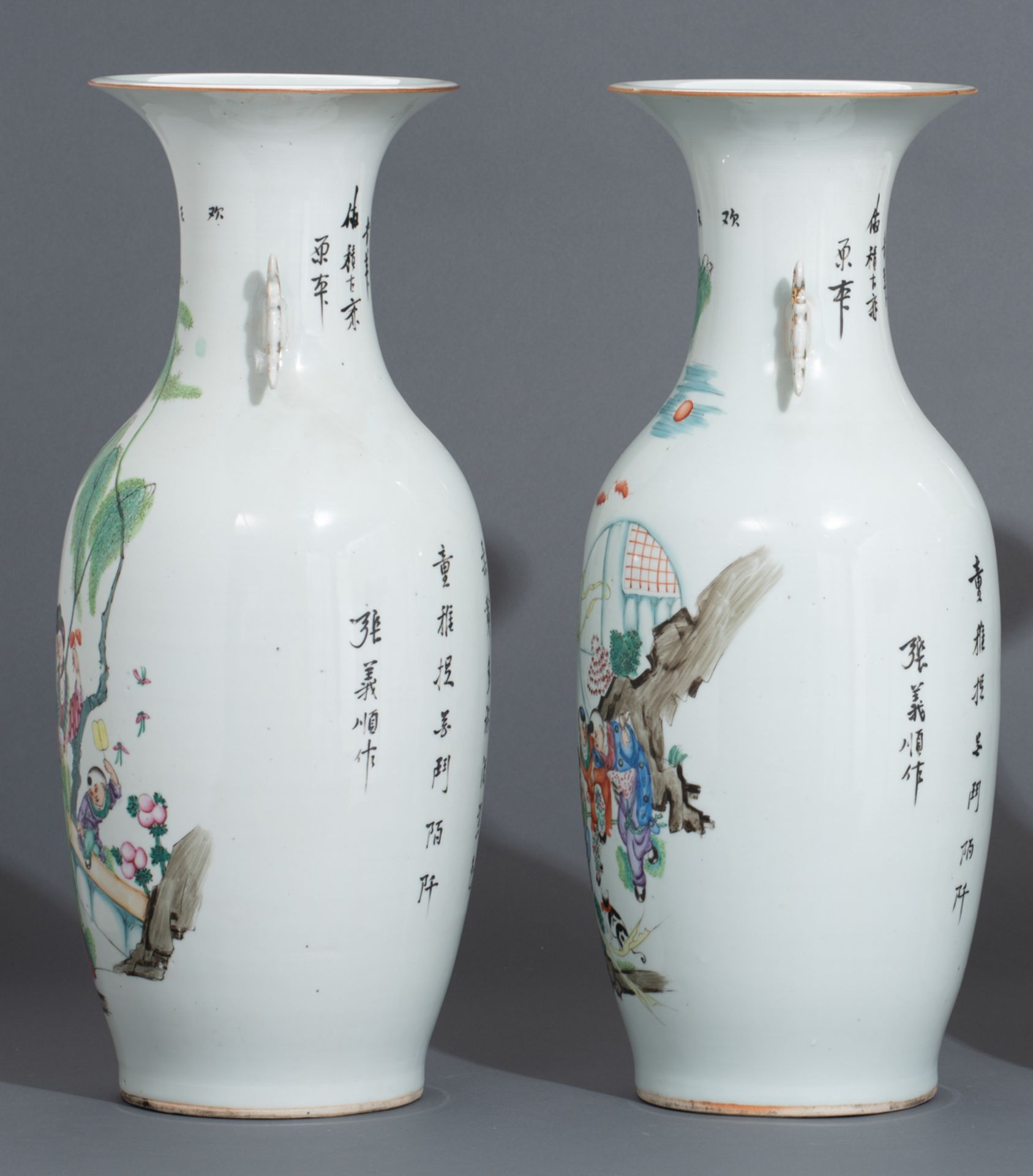 A pair of Chinese famille rose vases - Bild 3 aus 7