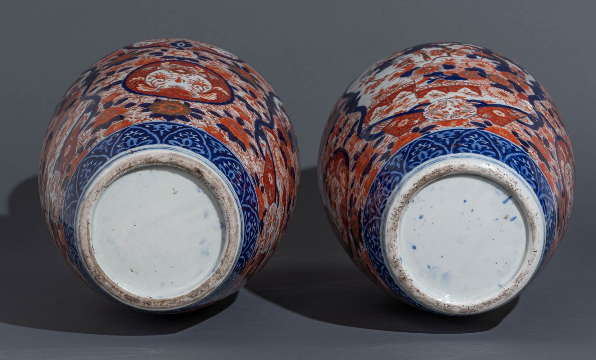 Two Japanese floral decorated Imari vases - Image 7 of 13
