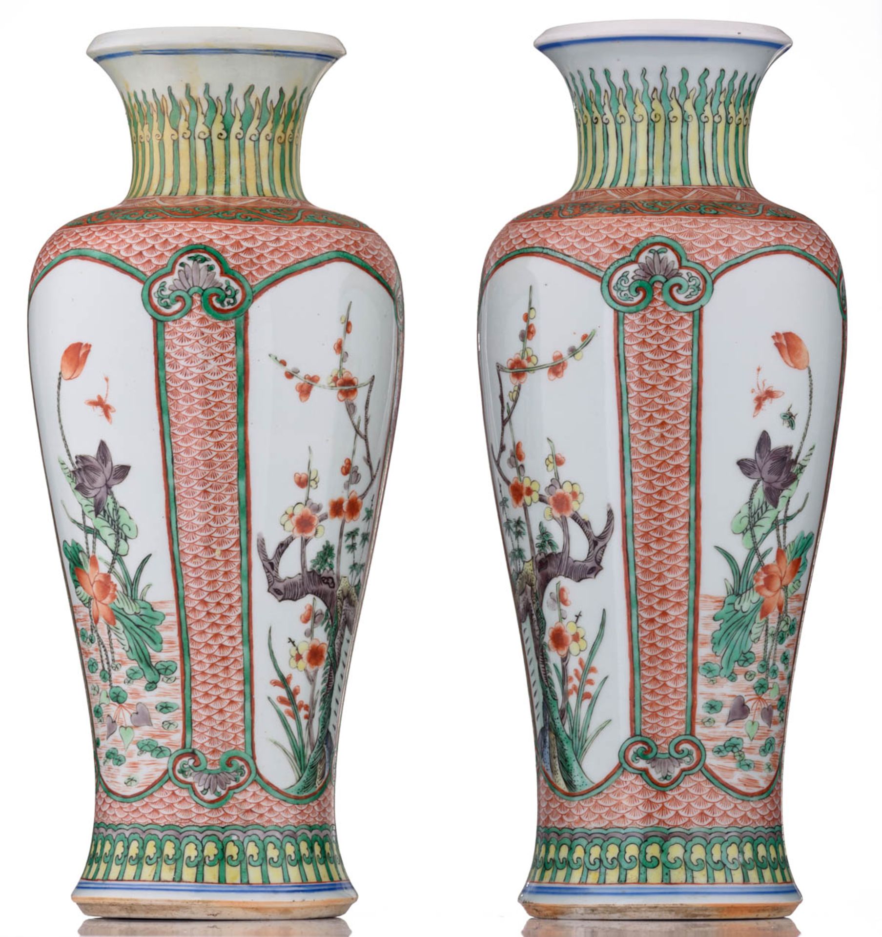 A pair of Chinese famille verte vases - Bild 2 aus 7
