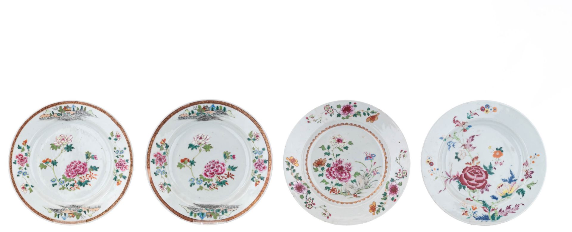 A Chinese blue and white and gilt floral decorated plate and a ditto bowl and cover; added eight dit - Bild 28 aus 29