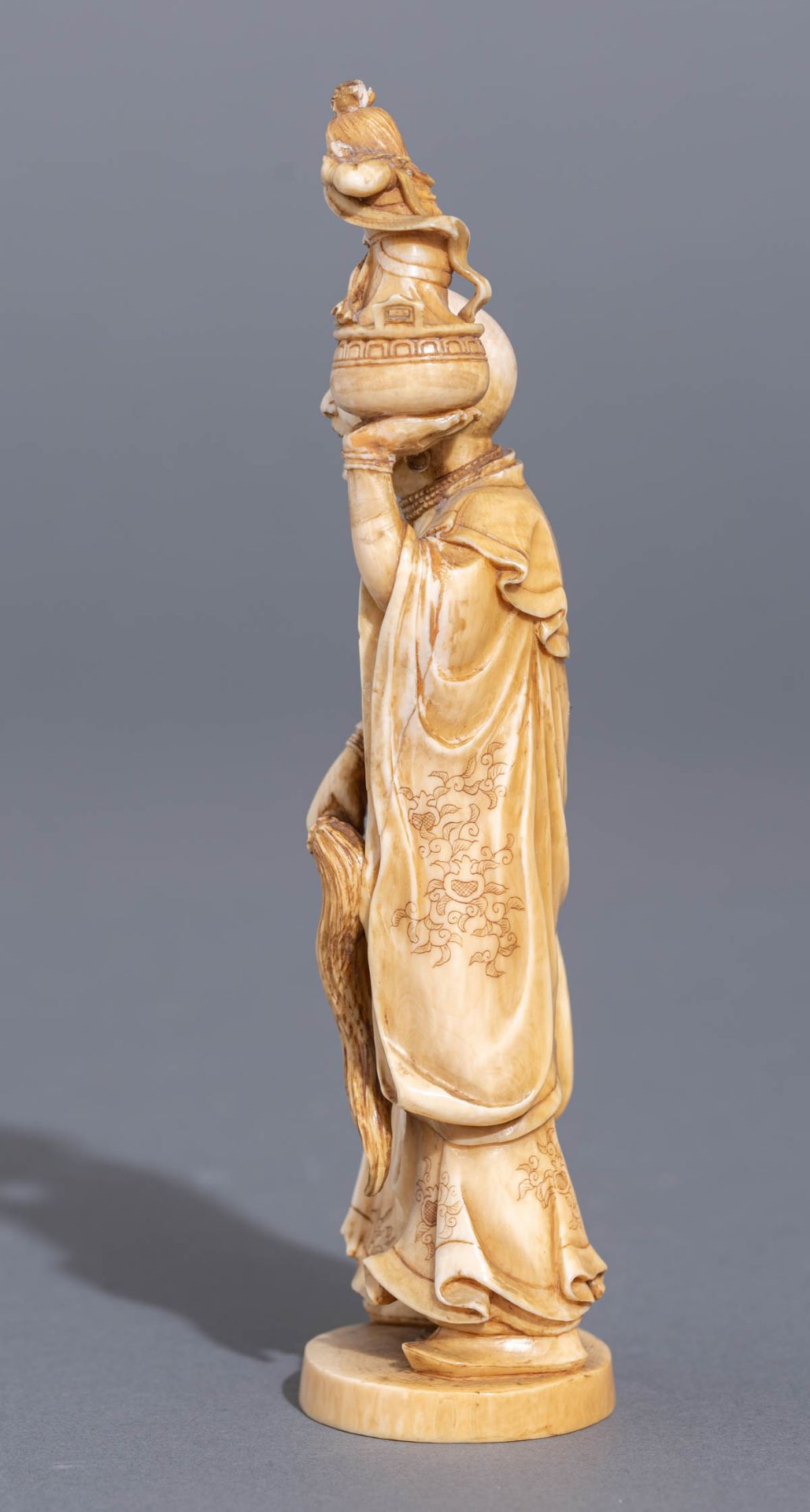 Two Japanese ivory 'Arhat' figures - Image 3 of 13