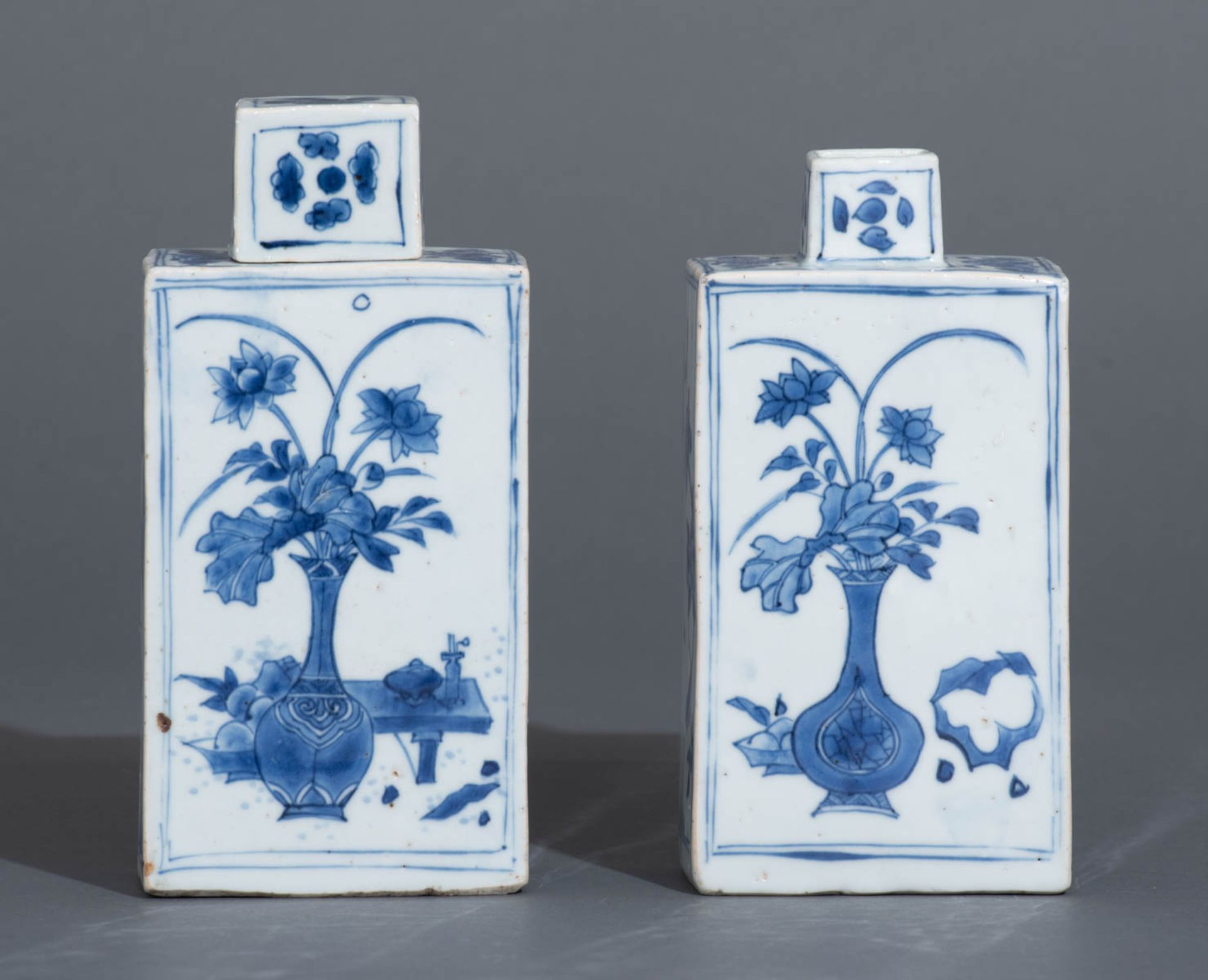 A pair of Chinese blue and white tea caddies - Image 4 of 7