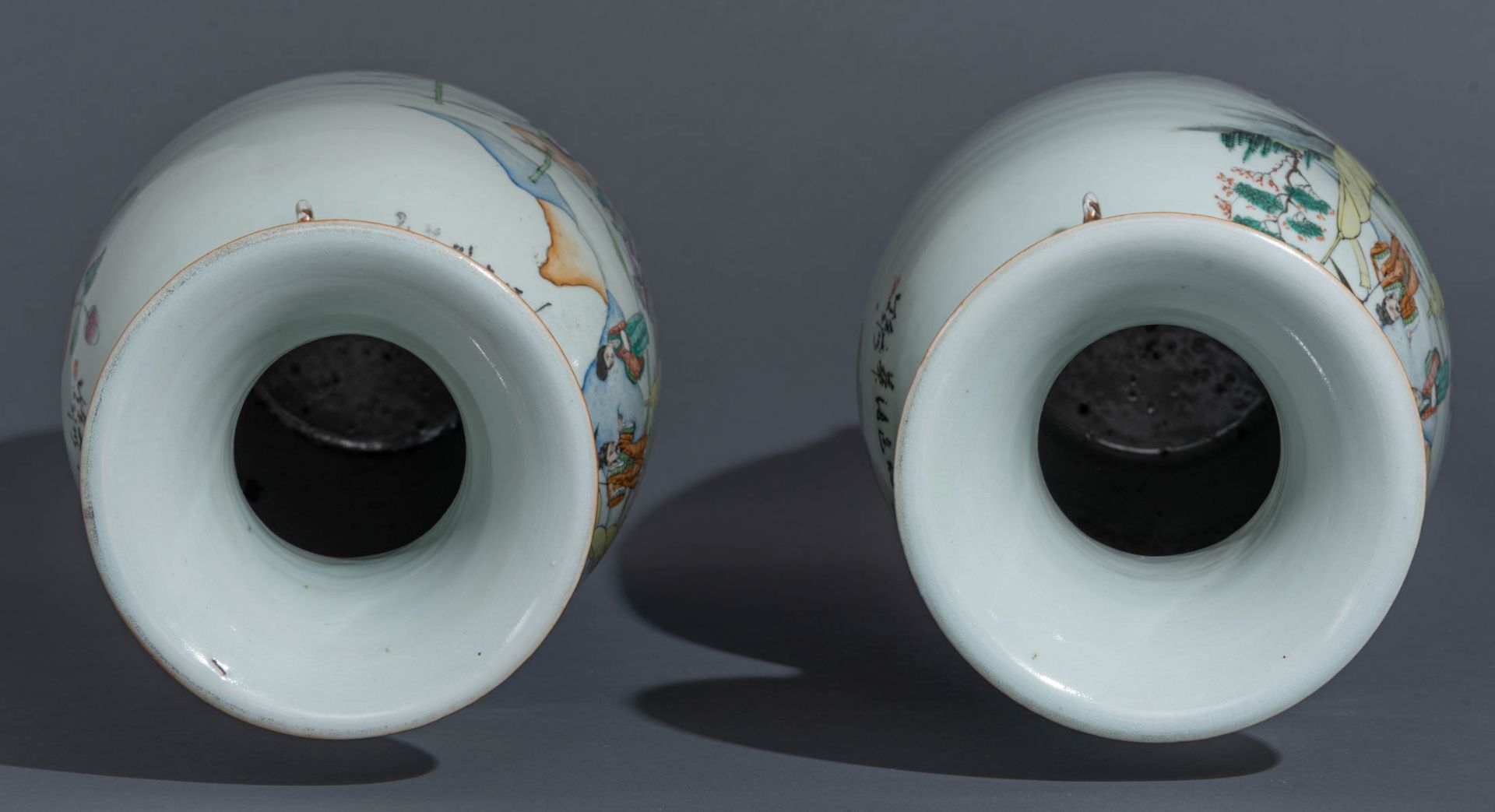 A pair of Chinese Qianjiang cai vases - Bild 6 aus 7