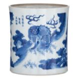 A Chinese blue and white Transitional-style brushpot
