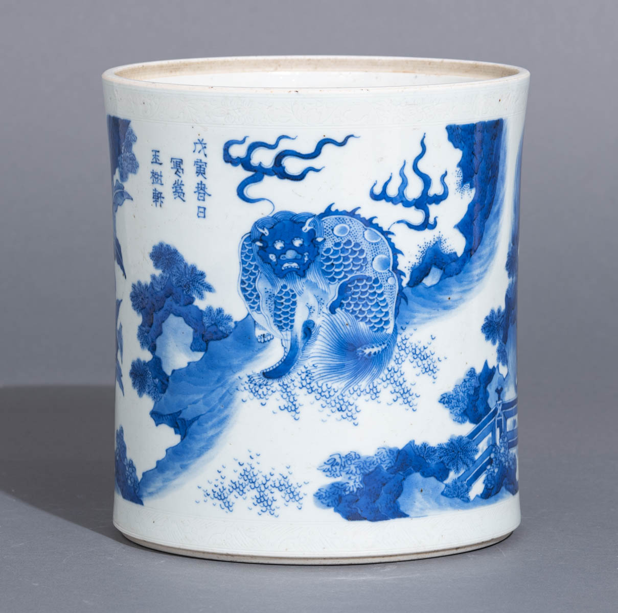 A Chinese blue and white Transitional-style brushpot - Image 2 of 8