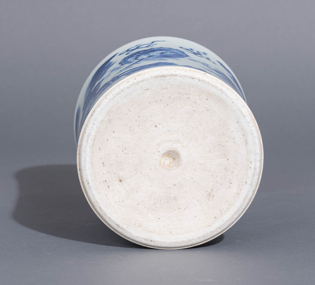 A Chinese blue and white Transitional-style brushpot - Image 8 of 8