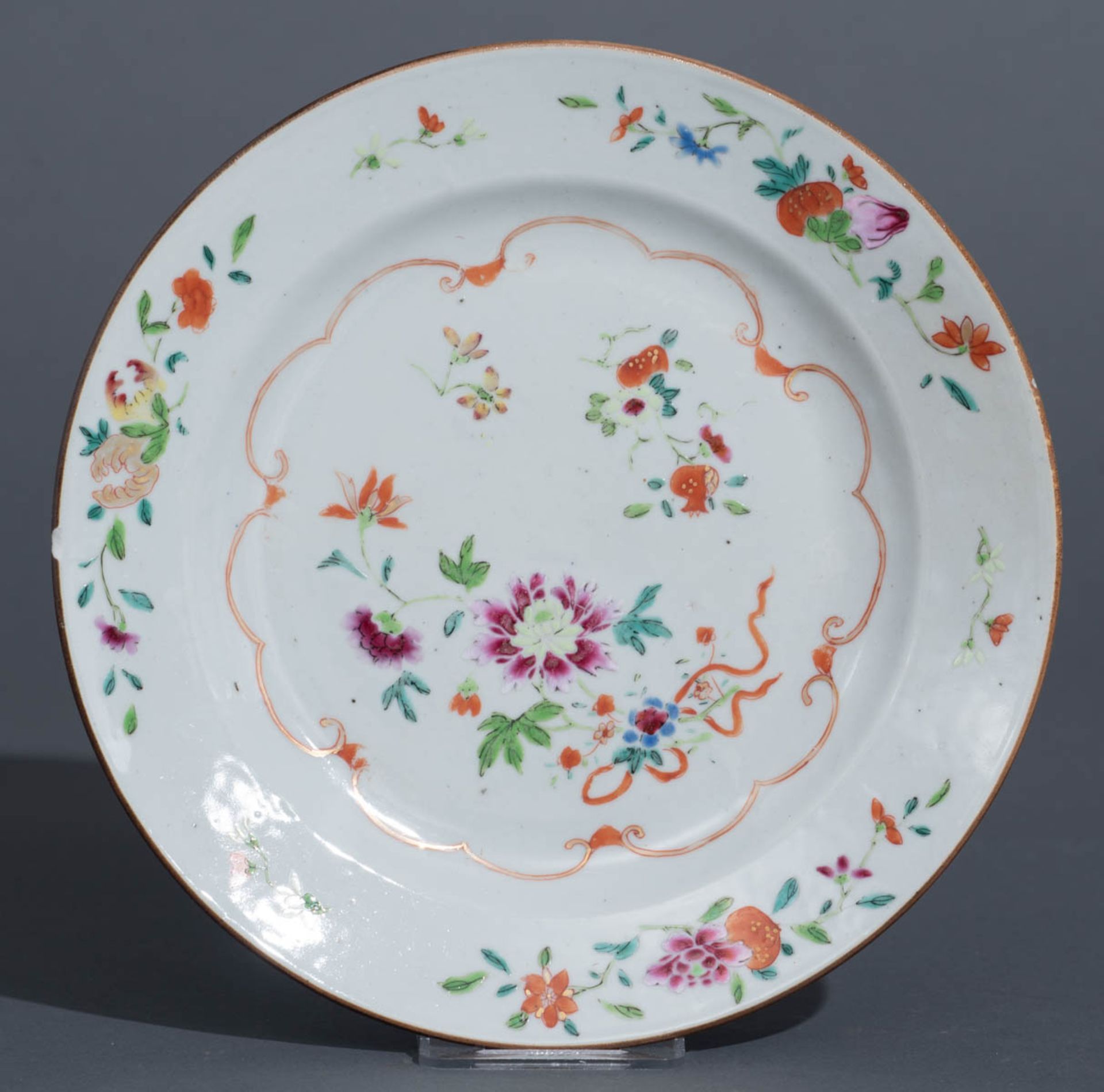 A Chinese blue and white and gilt floral decorated plate and a ditto bowl and cover; added eight dit - Bild 16 aus 29