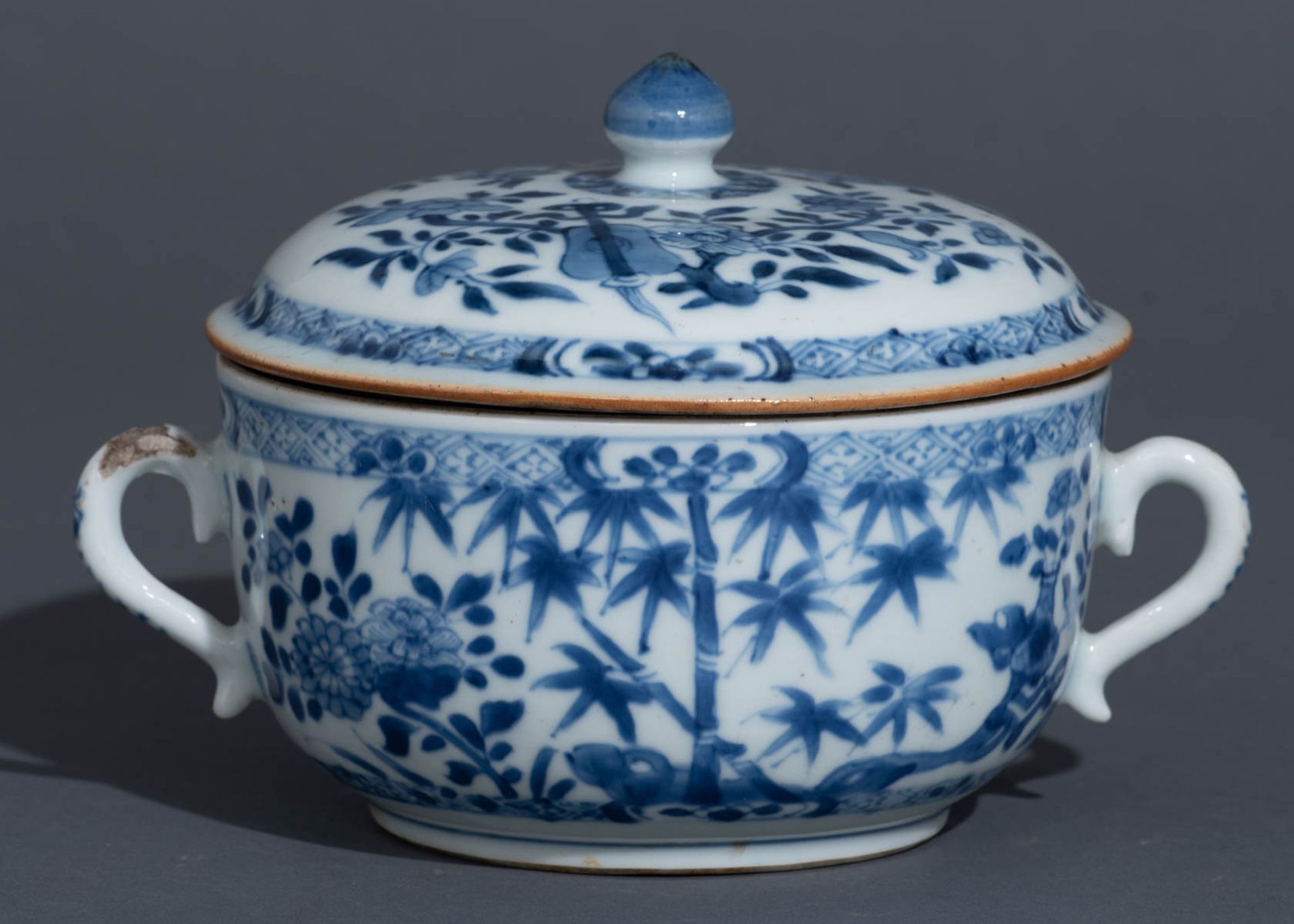 A Chinese blue and white and gilt floral decorated plate and a ditto bowl and cover; added eight dit - Bild 4 aus 29