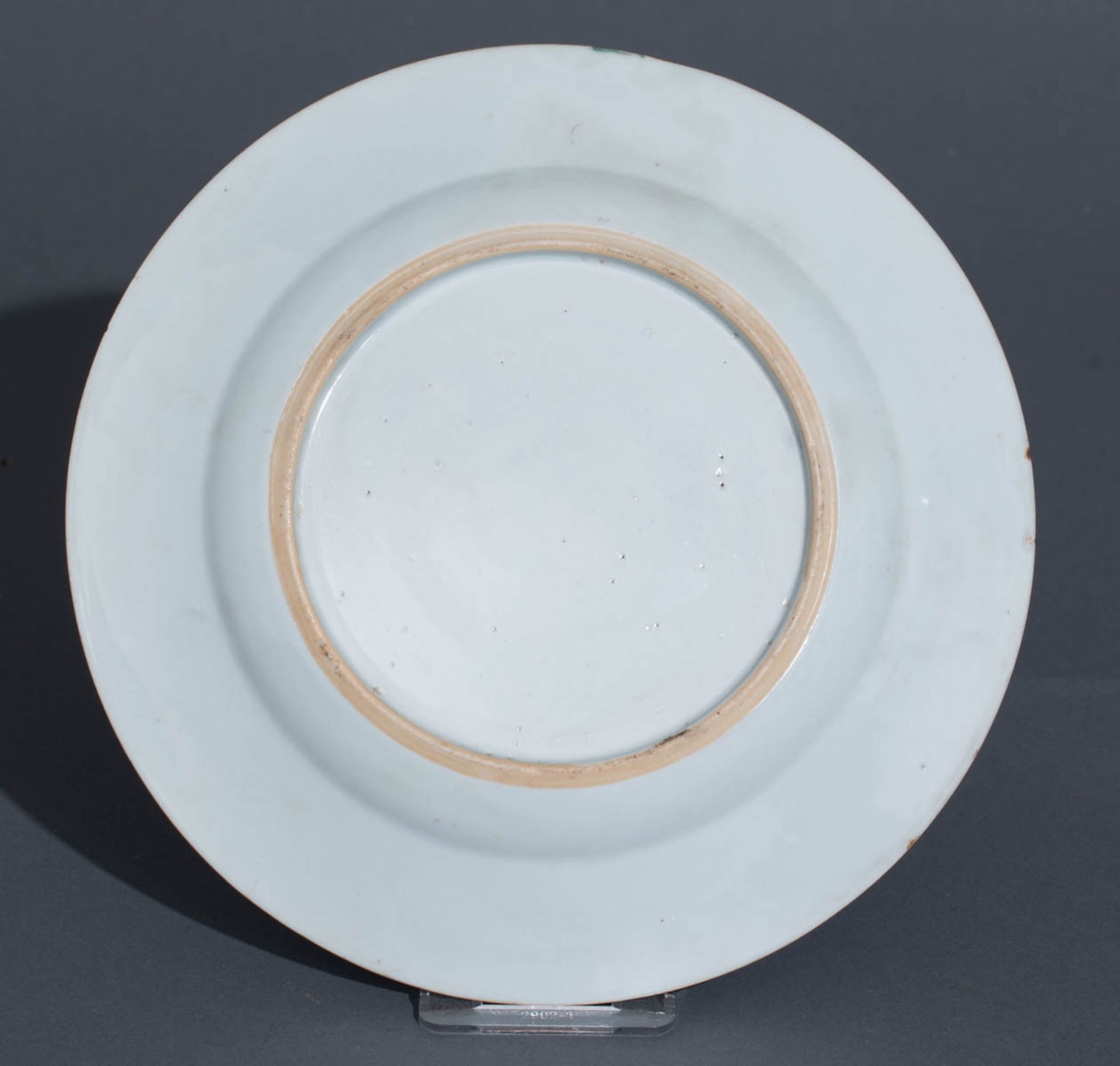 A Chinese blue and white and gilt floral decorated plate and a ditto bowl and cover; added eight dit - Bild 11 aus 29