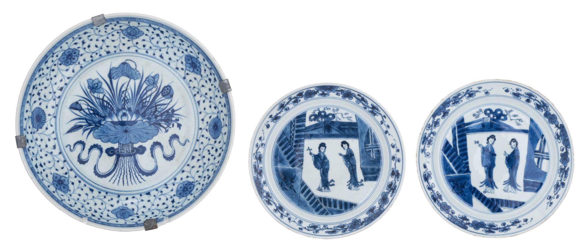 Three Chinese blue and white export porcelain dishes