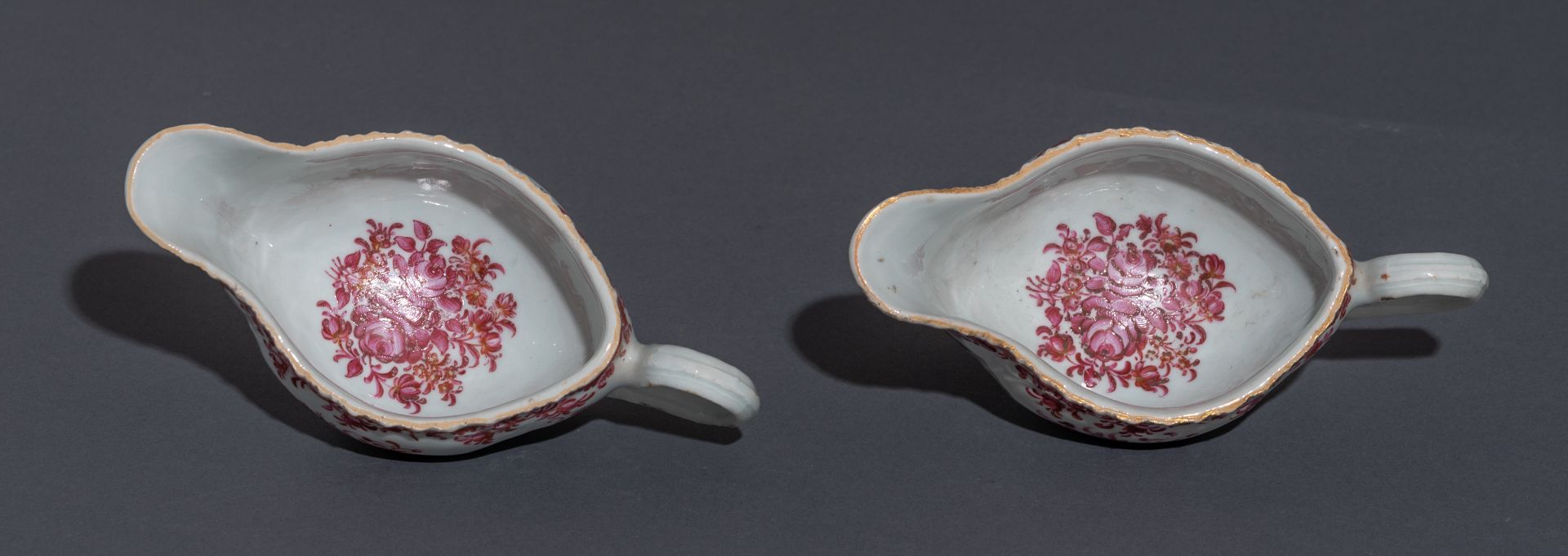 A pair of Chinese 'Purple of Cassius' export porcelain saucers - Image 6 of 7