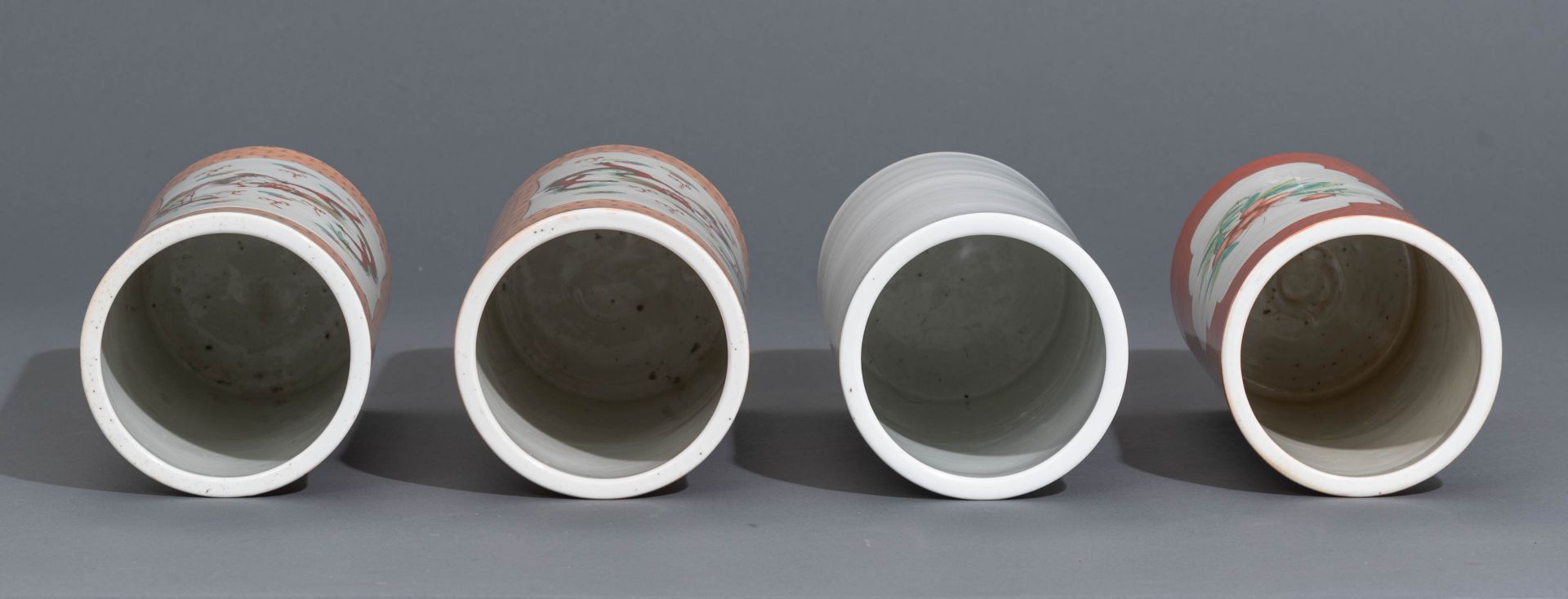 A pair of Chinese orange cylindrical vases - Image 6 of 10