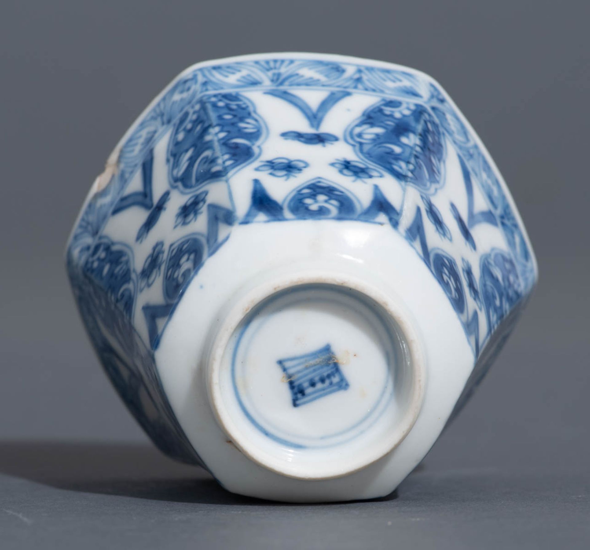 A lot of various Chinese blue and white cups and saucers - Image 9 of 11