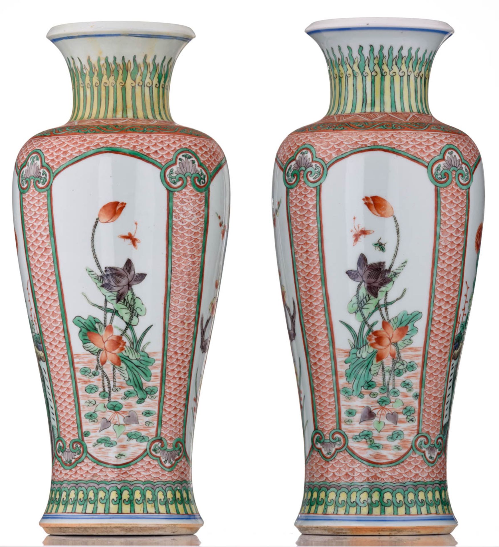 A pair of Chinese famille verte vases - Bild 3 aus 7
