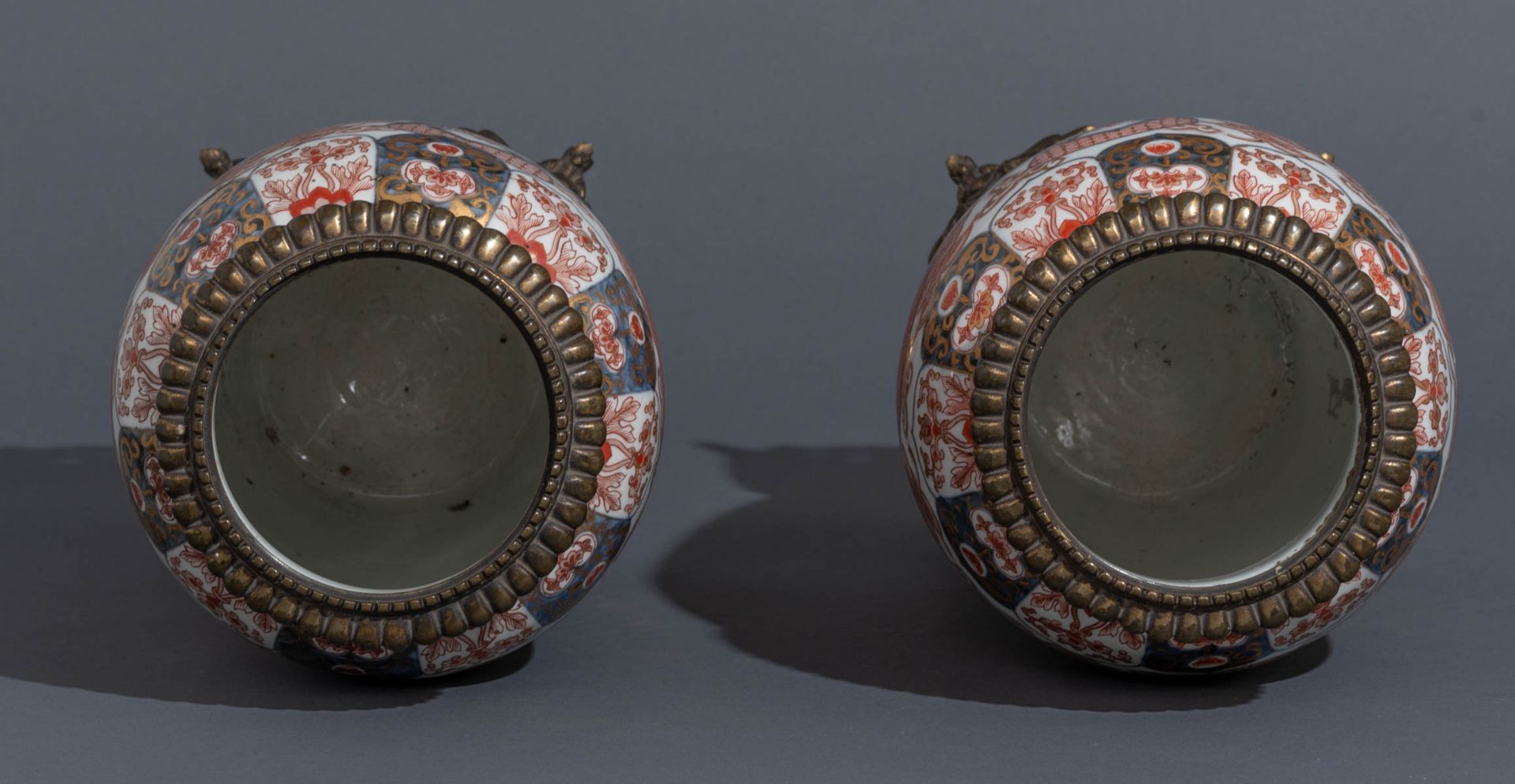 Two Japanese floral decorated Imari vases - Image 12 of 13