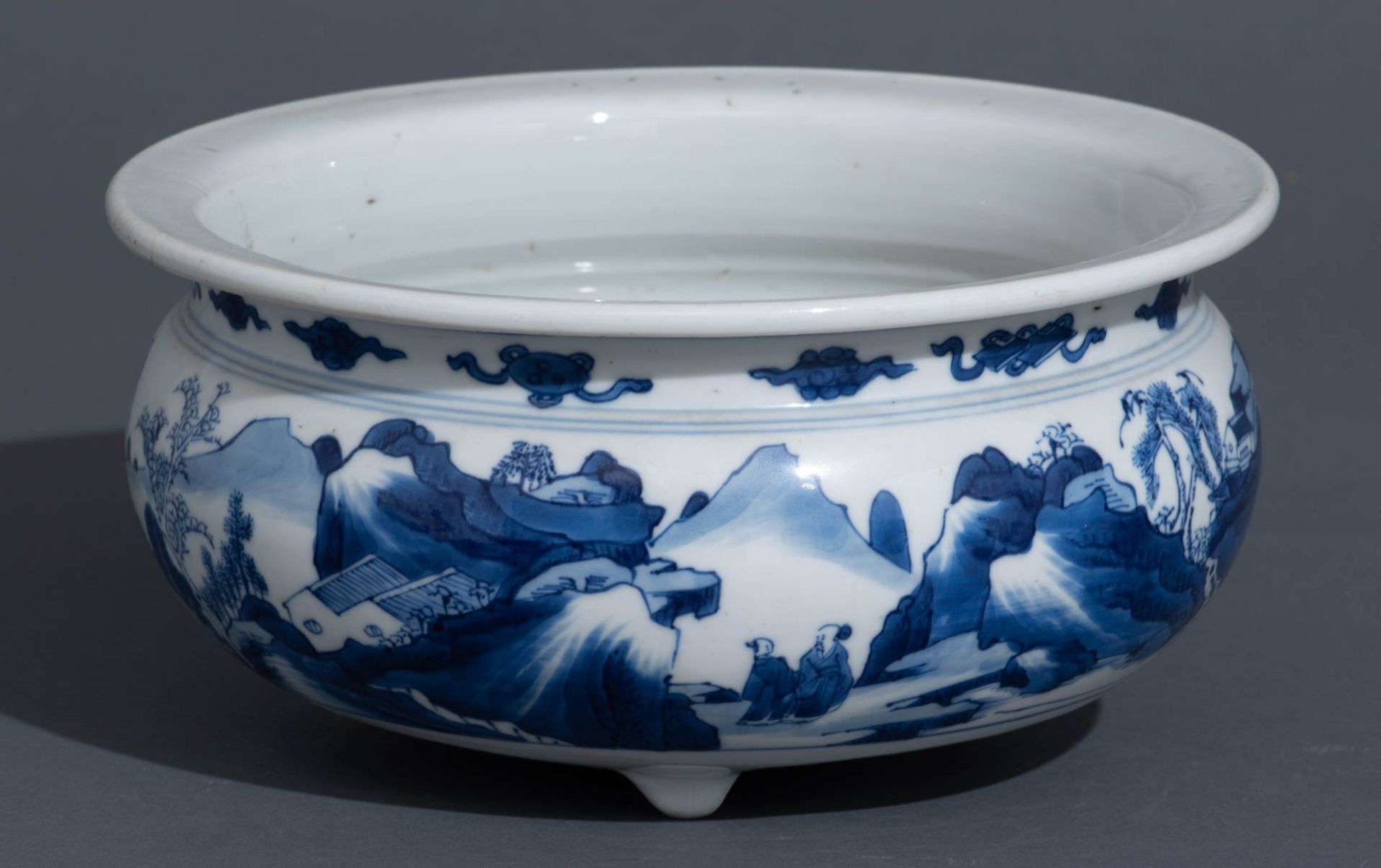 A Chinese blue and white tripod bowl - Bild 2 aus 8