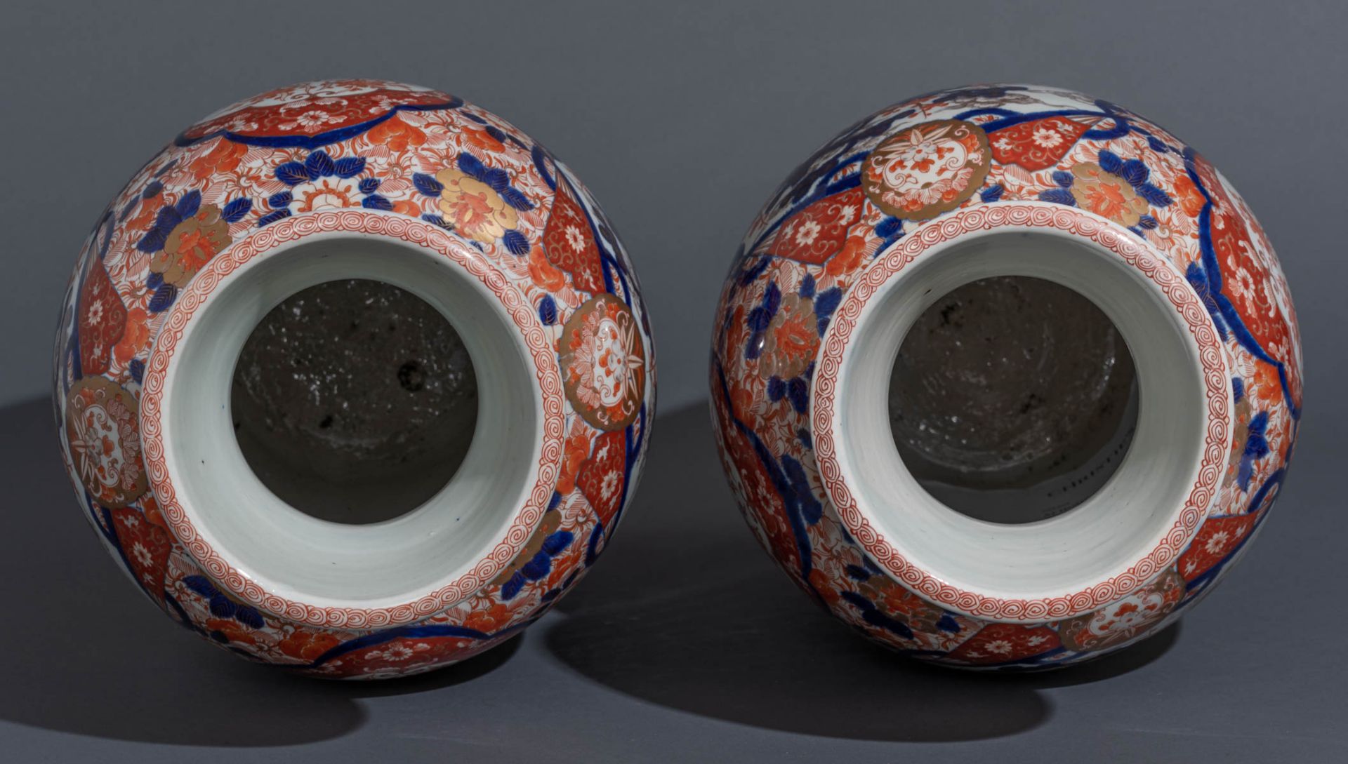 Two Japanese floral decorated Imari vases - Image 6 of 13
